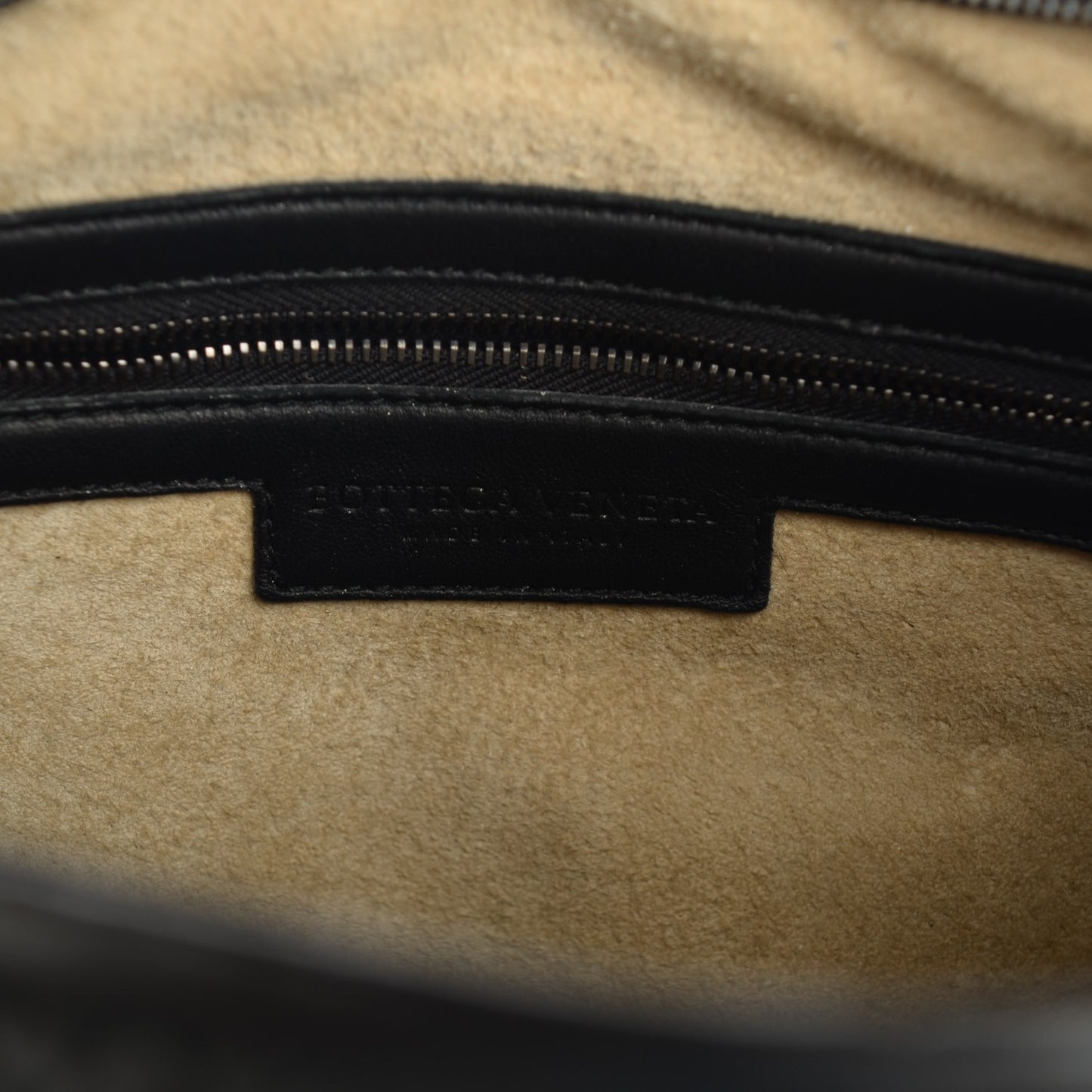 Nappa Intrecciato Large Belly Veneta Hobo Nero Black