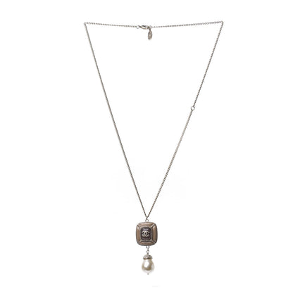 Chanel Enamel Pearl CC Pendant Necklace Light Gold 3 of 4
