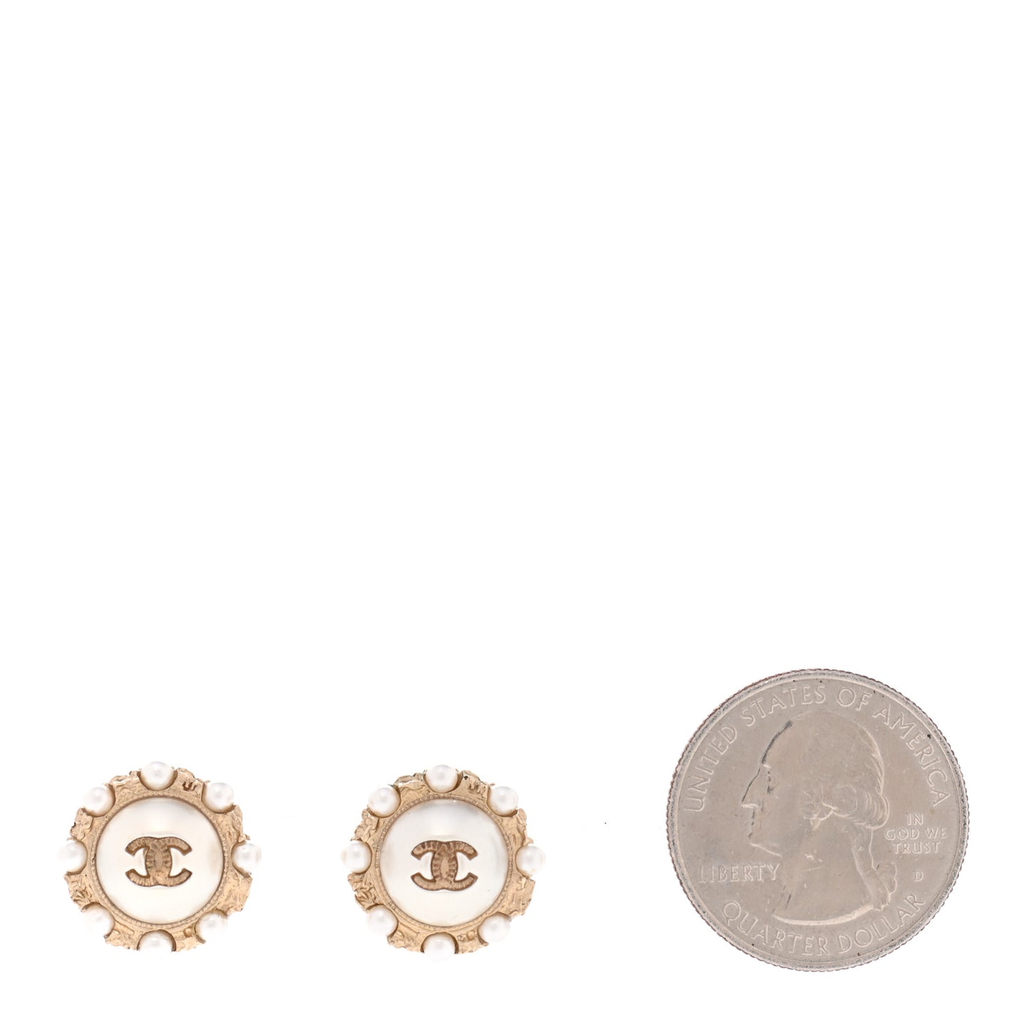 Metal Pearl CC Round Earrings Gold