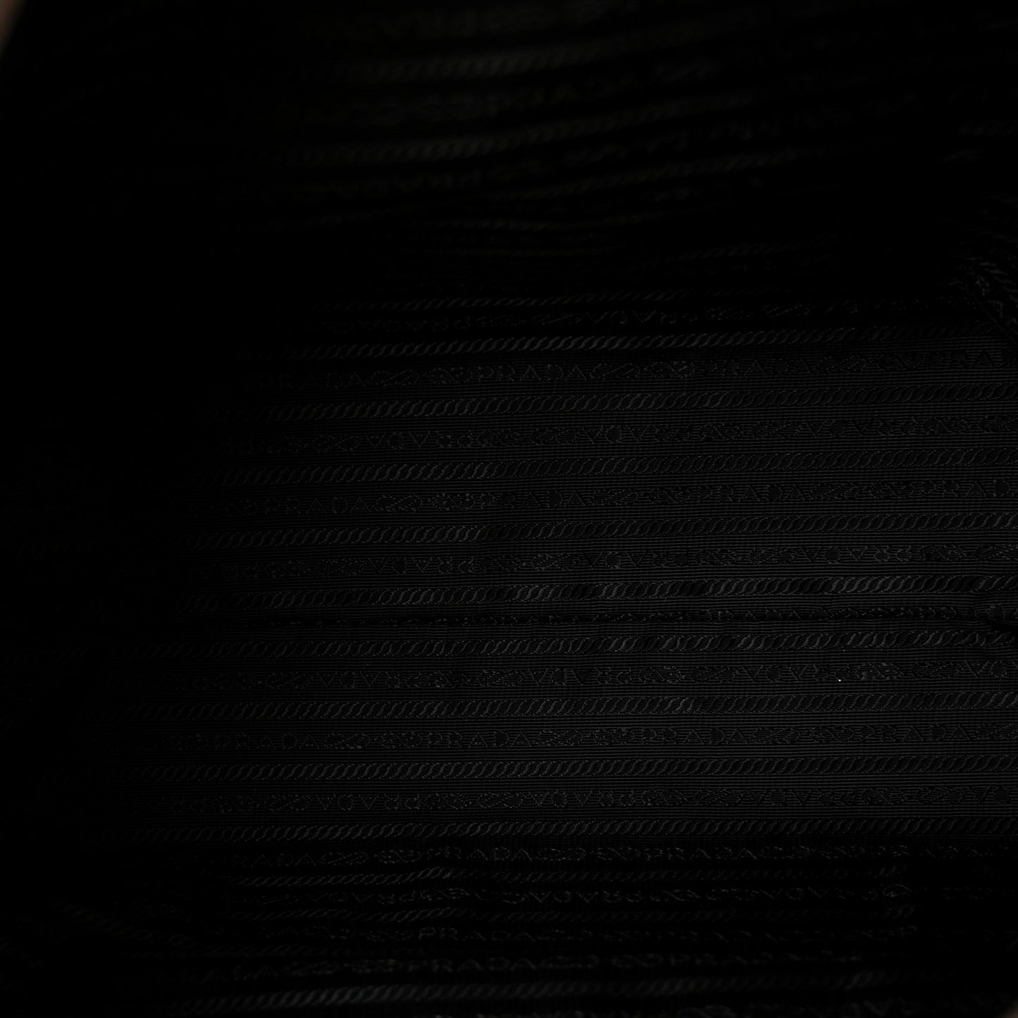Vitello Daino Zippered Tote Argilla
