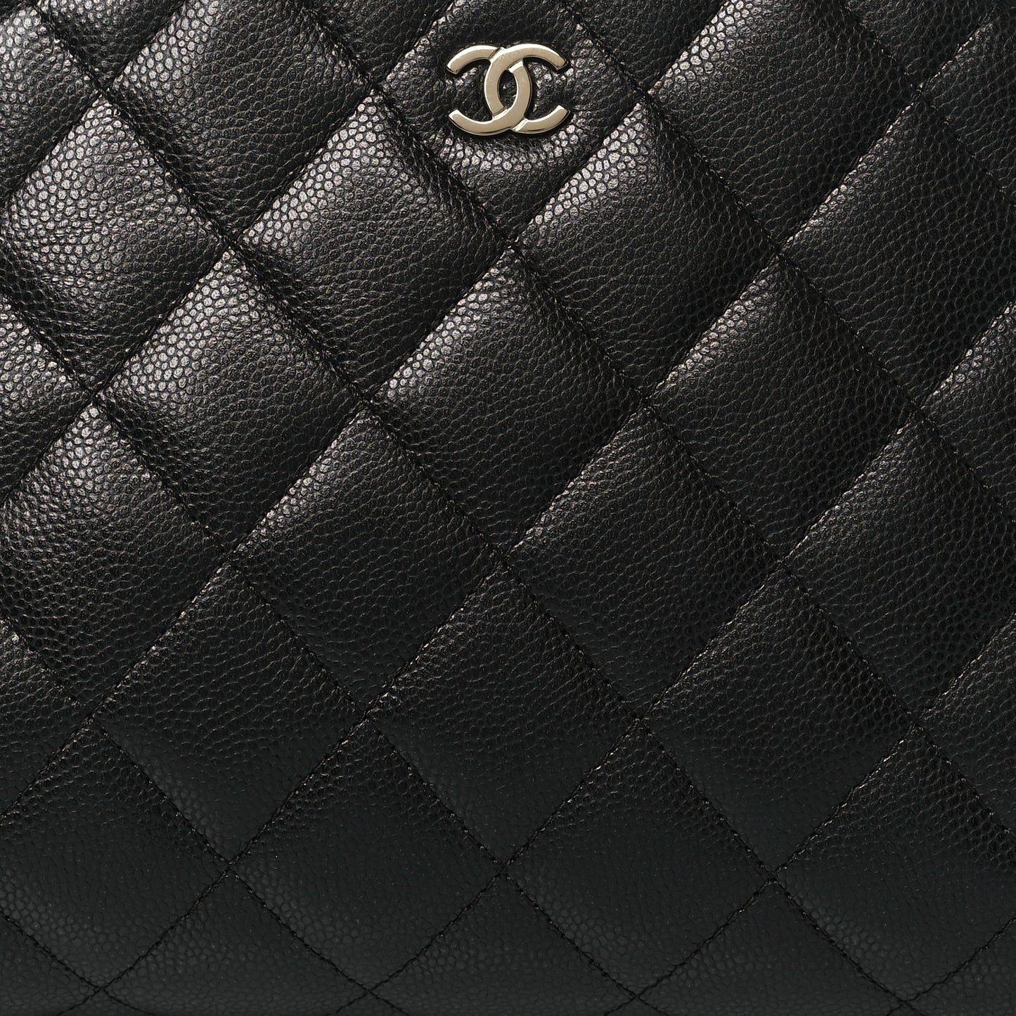 Caviar Quilted Medium Cosmetic Case Black