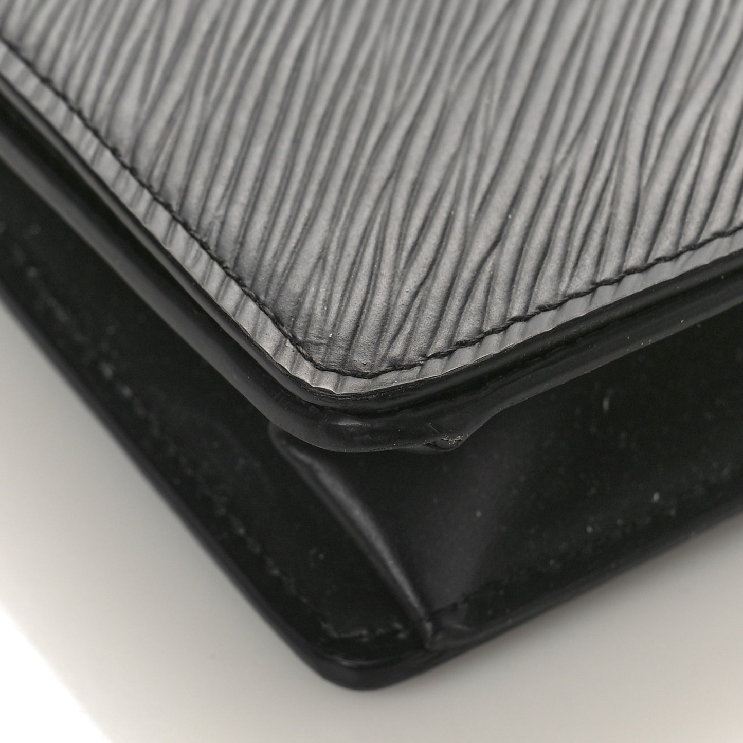 Epi Twist Belt Chain Wallet Black