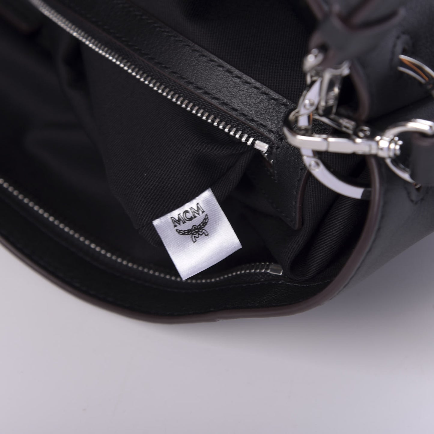 Calfskin Ottomar Medium Klara Hobo Black
