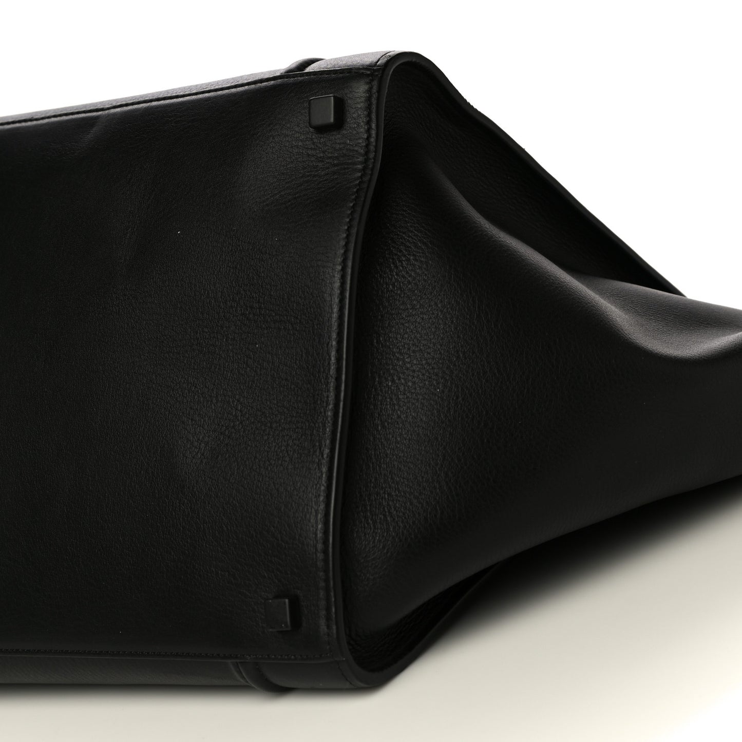 Supple Calfskin Medium Phantom Luggage Black