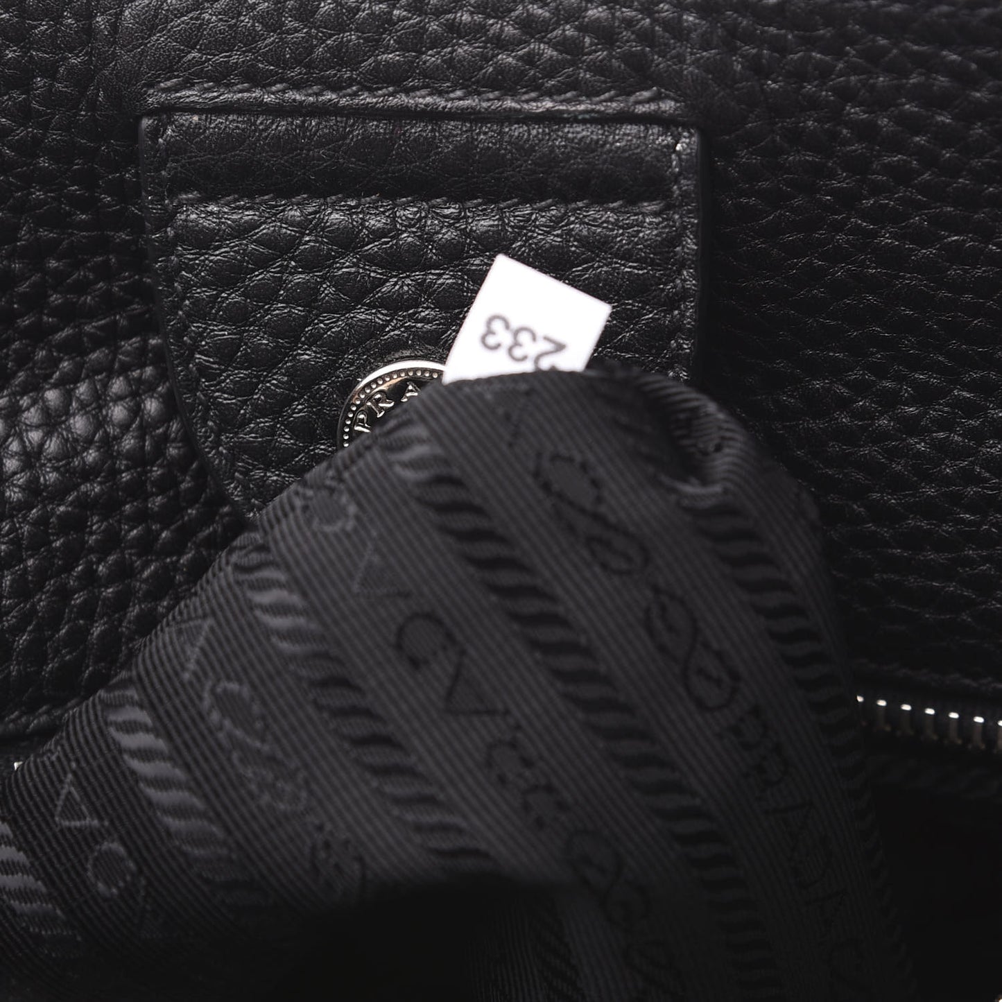 Vitello Daino Shopping Tote Black
