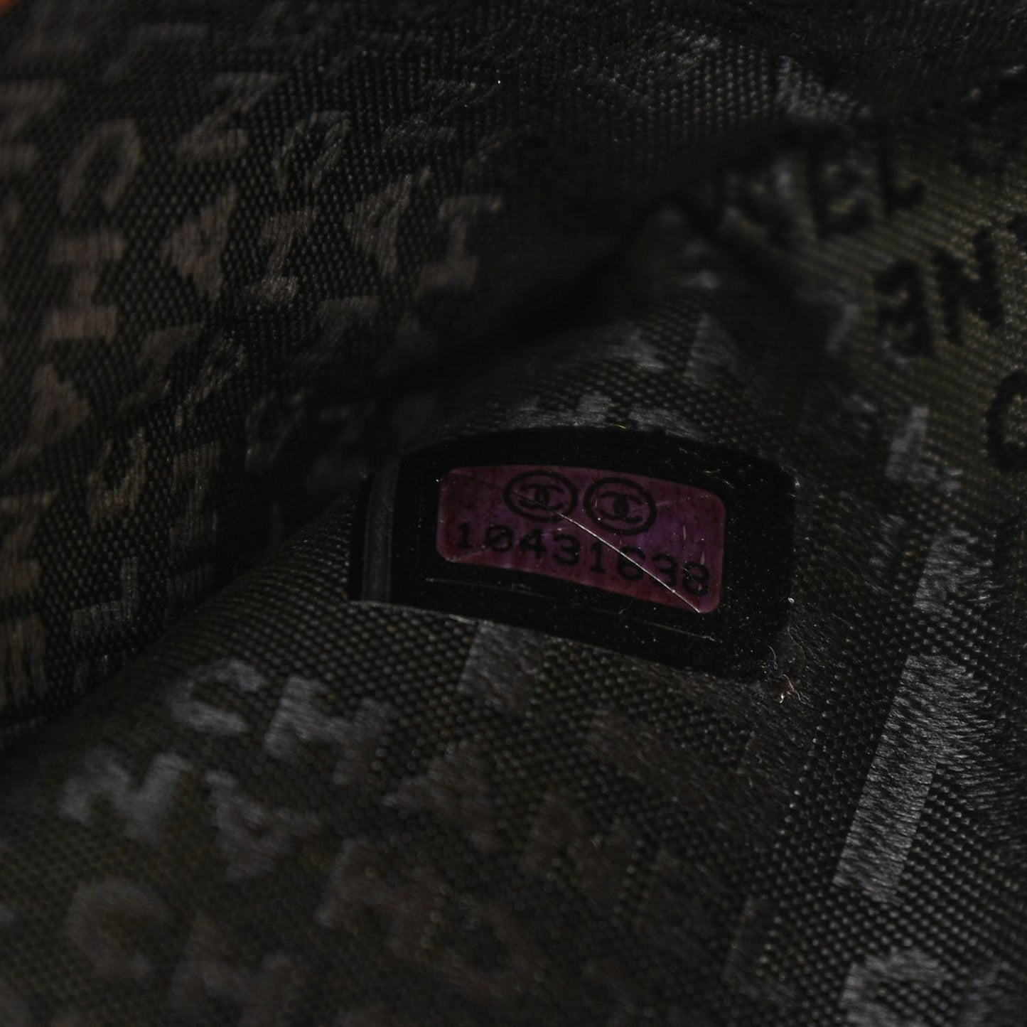 Lambskin Embossed Lax Wallet On Chain WOC Black