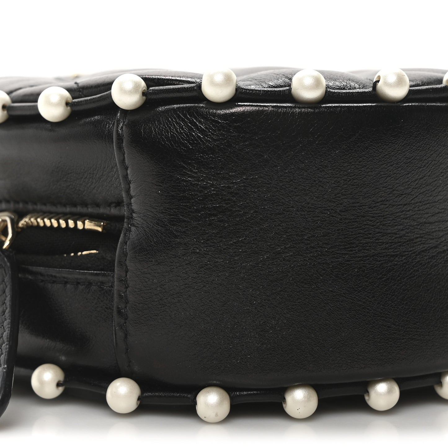 Calfskin Quilted Pearl Round Clutch With Chain Black