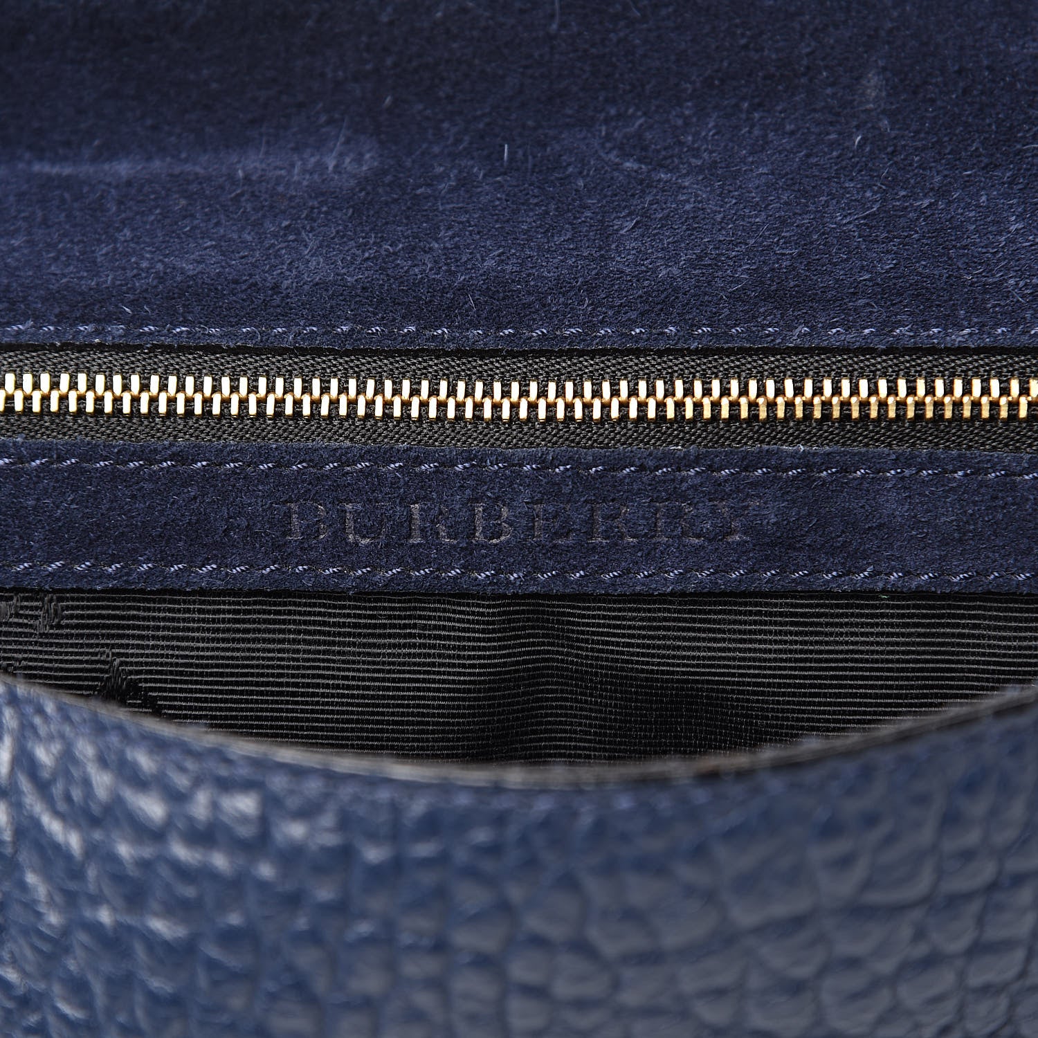Burberry Signature Grain Large Mildenhall Shoulder Bag Blue Carbon 6 of 15