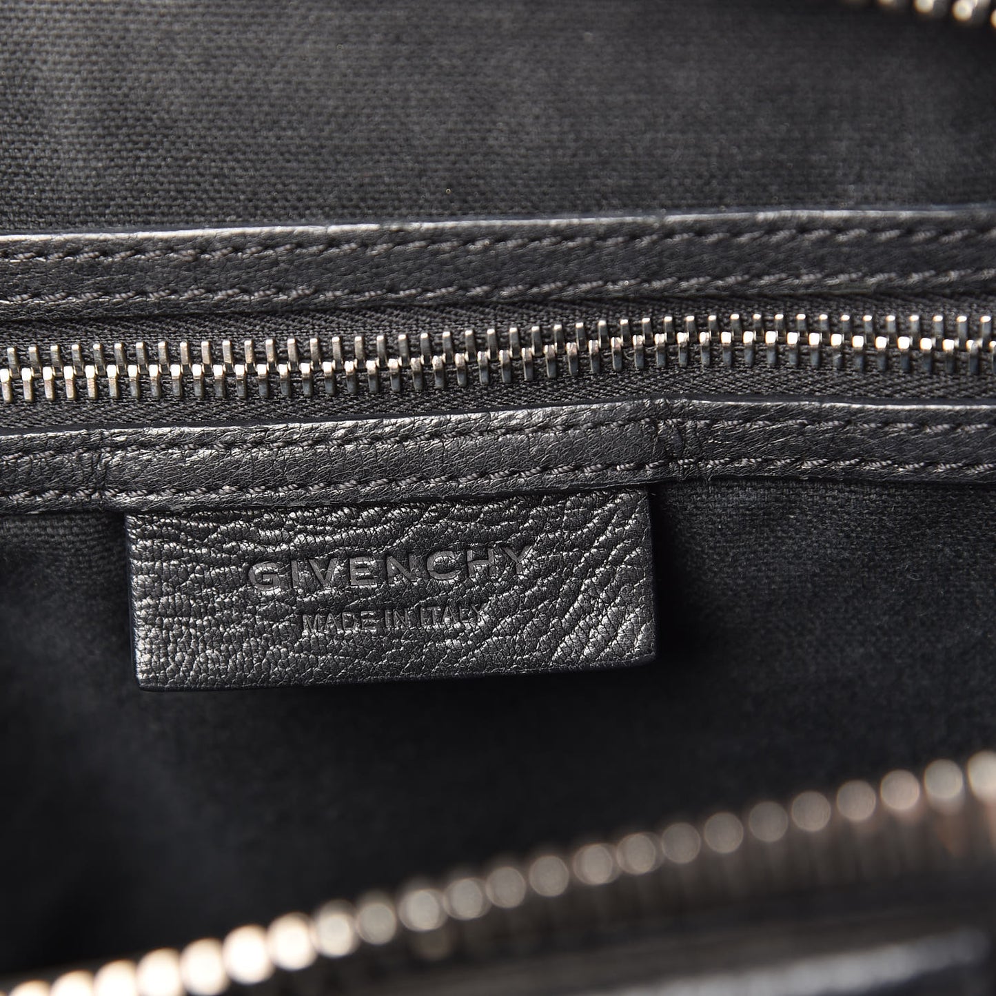 Sugar Goatskin Medium Antigona Black