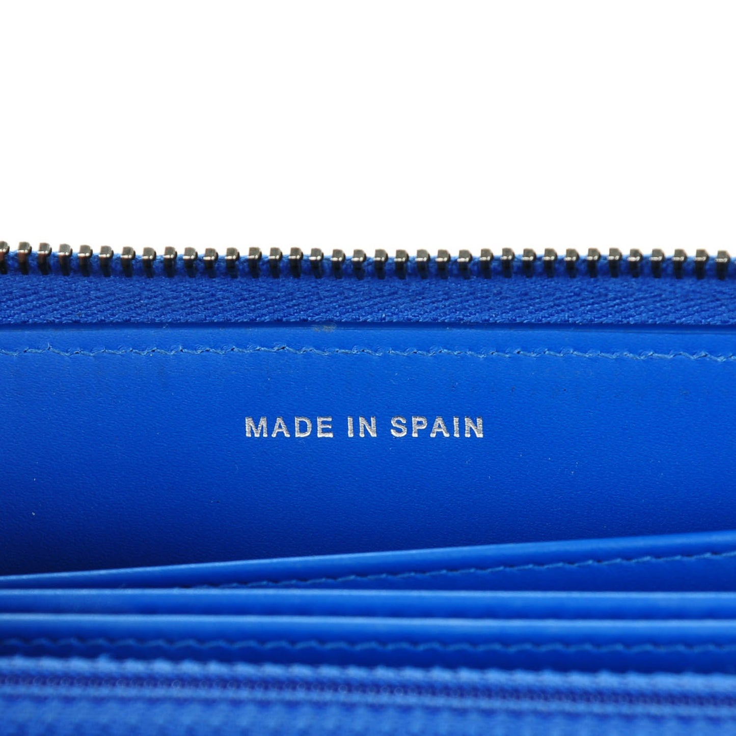 Caviar Quilted Large Zipped Wallet Blue