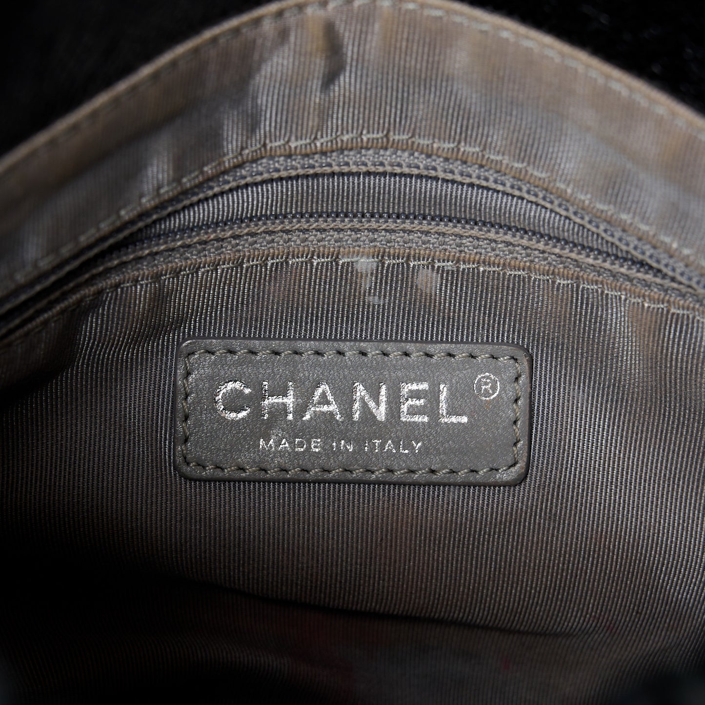 Caviar Quilted Medium Elastic Flap Black