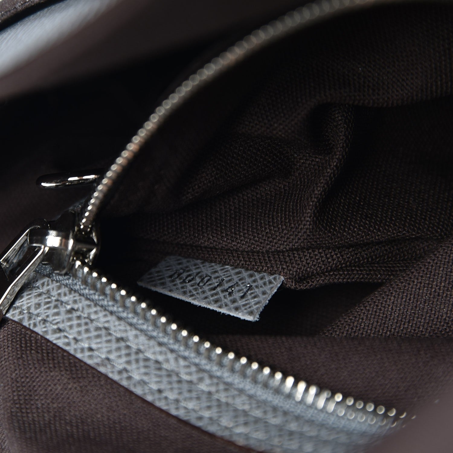 Louis Vuitton Taiga Milo Messenger Glacier 7 of 8
