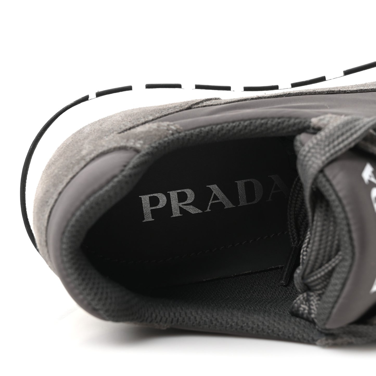 Re-Nylon Suede Metal Triangle Logo Quilted 45mm Sneakers 38 Ghiaia