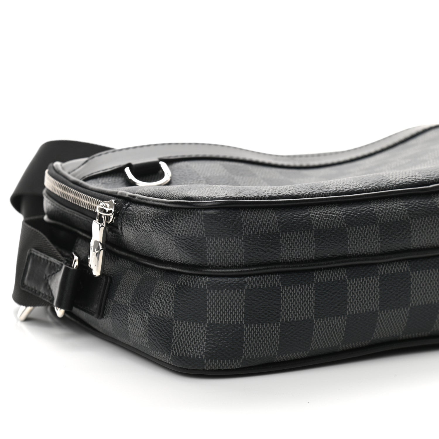 Louis Vuitton Damier Graphite Messenger 9 of 11