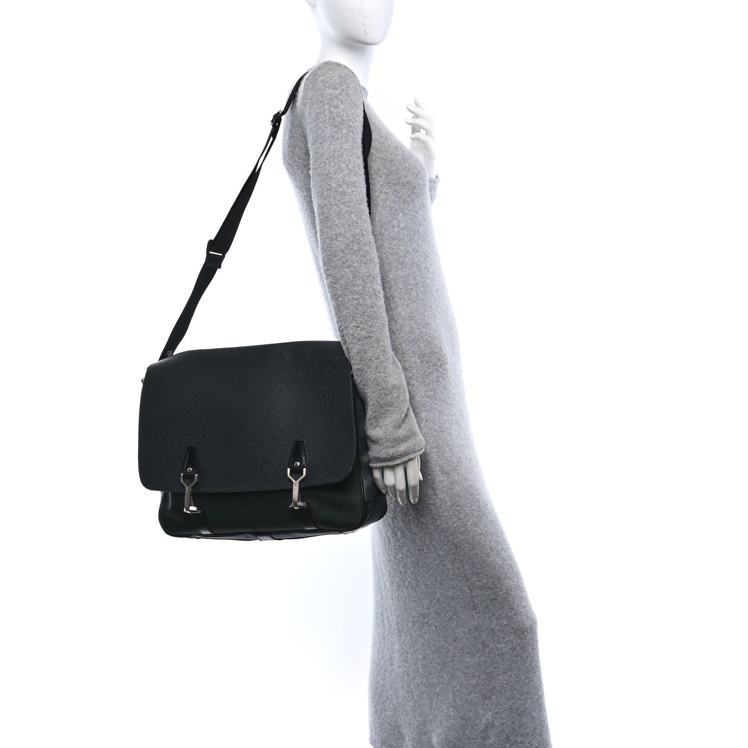 Louis Vuitton Taiga Dersou Messenger Bag Ardoise 1707781