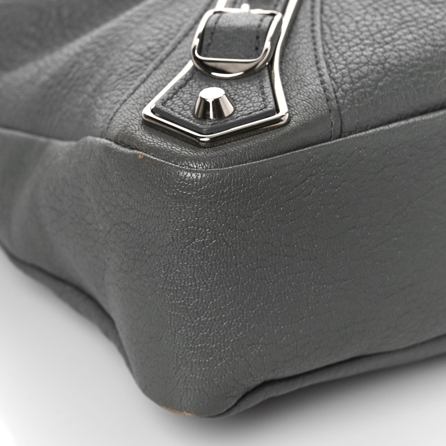 Chevre Silver Metallic Edge Hardware Town Gris Acier
