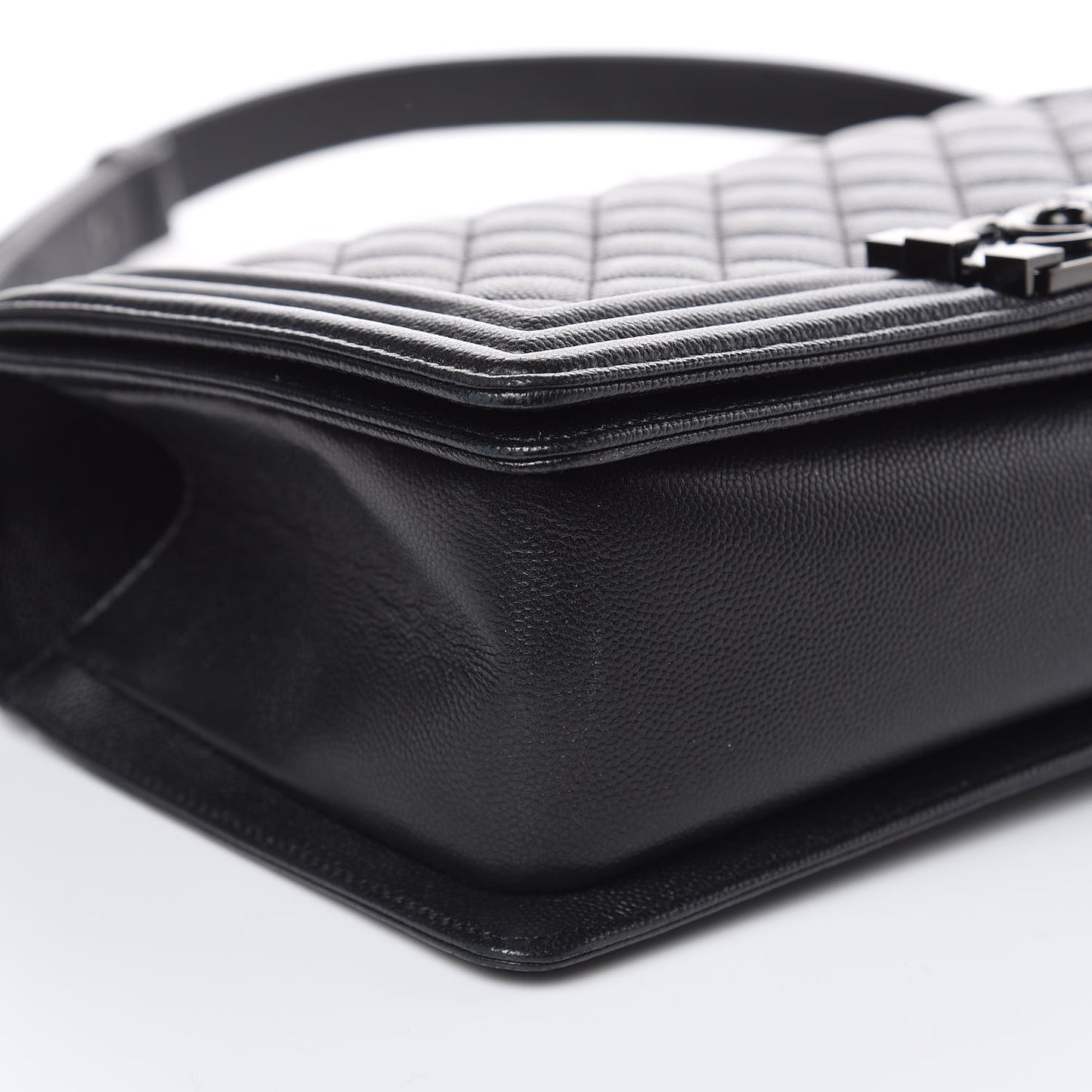 Caviar Quilted Medium Boy Flap So Black