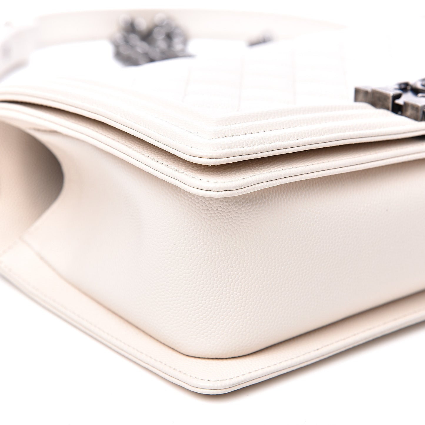 Caviar Quilted Medium Boy Flap Ivory