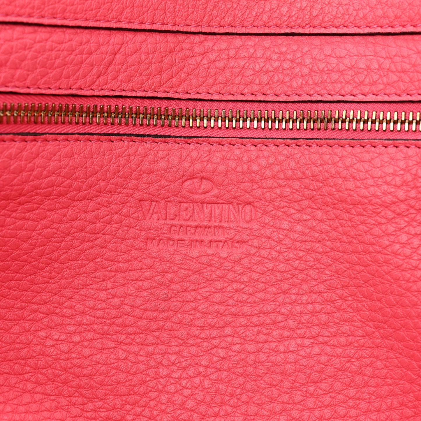 Pebbled Calfskin Medium Rockstud Tote Fuxia Fluo