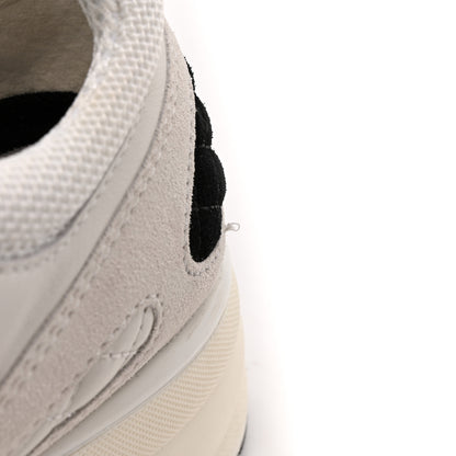 Chanel Mixed Fibers Suede Shiny Calfskin Womens CC Sneakers 39 White 13 of 15