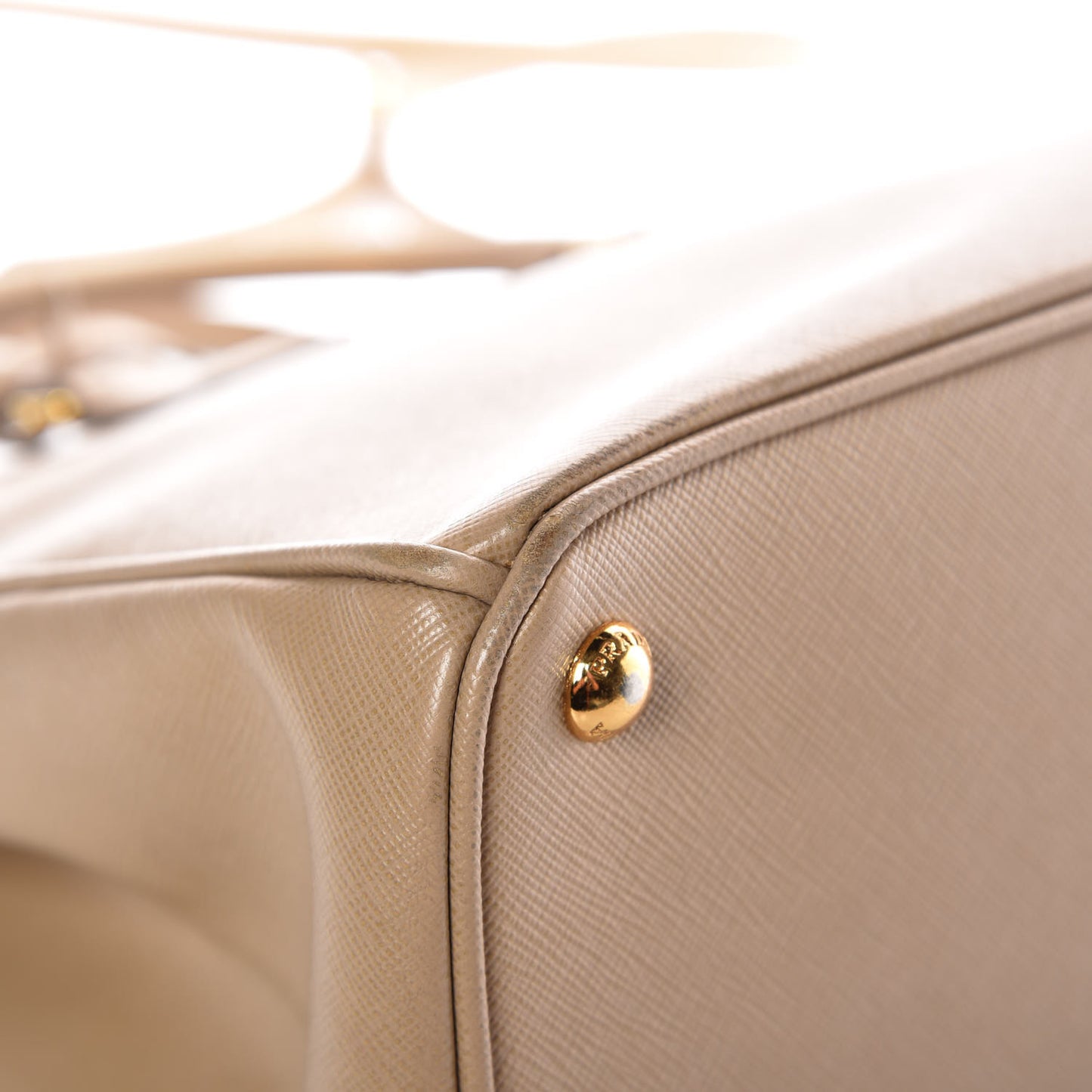 Saffiano Medium Galleria Double Zip Tote Sabbia