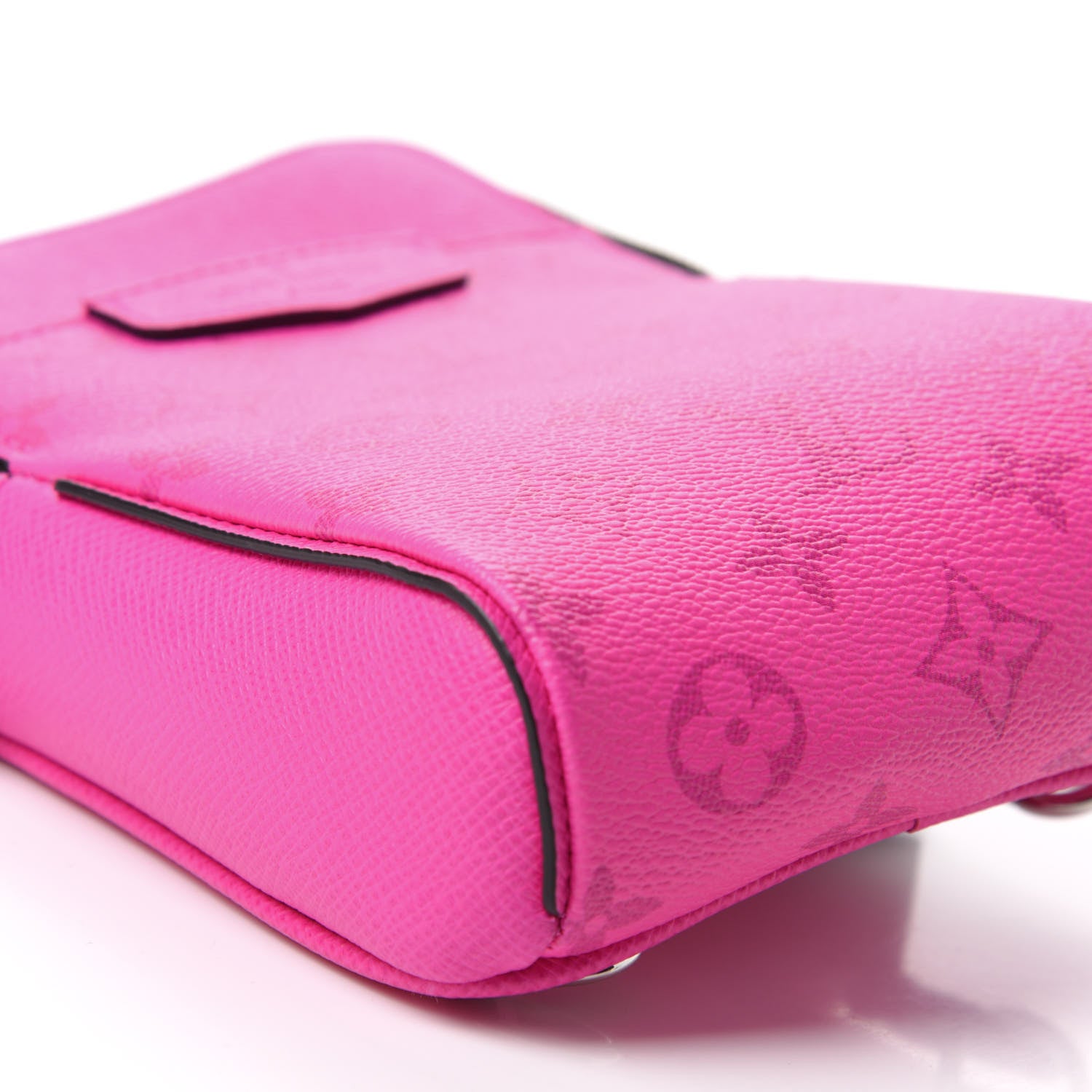 Louis Vuitton Taigarama Outdoor Slingbag Fuchsia 5 of 9