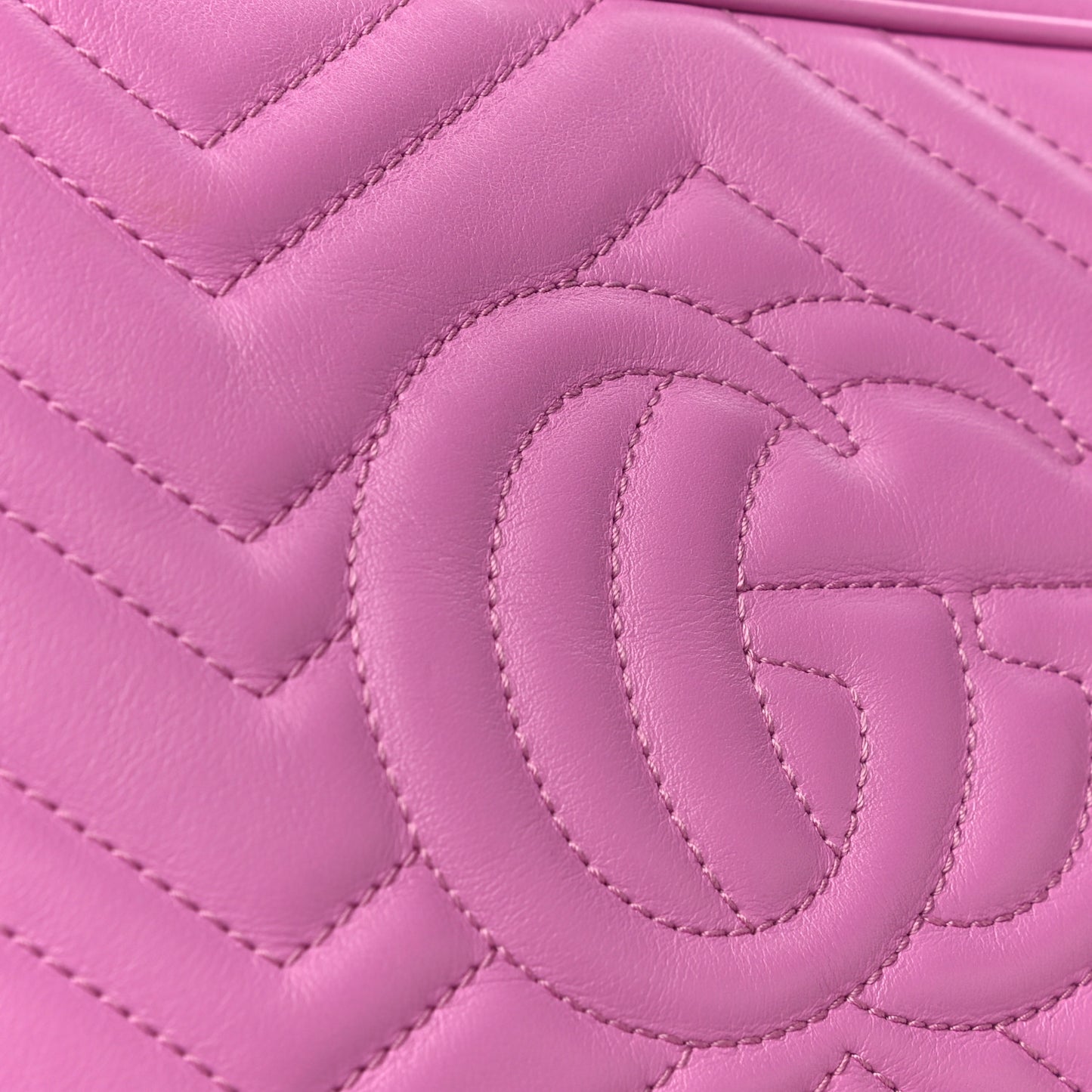 Calfskin Matelasse Small GG Marmont Chain Shoulder Bag Candy Mousse