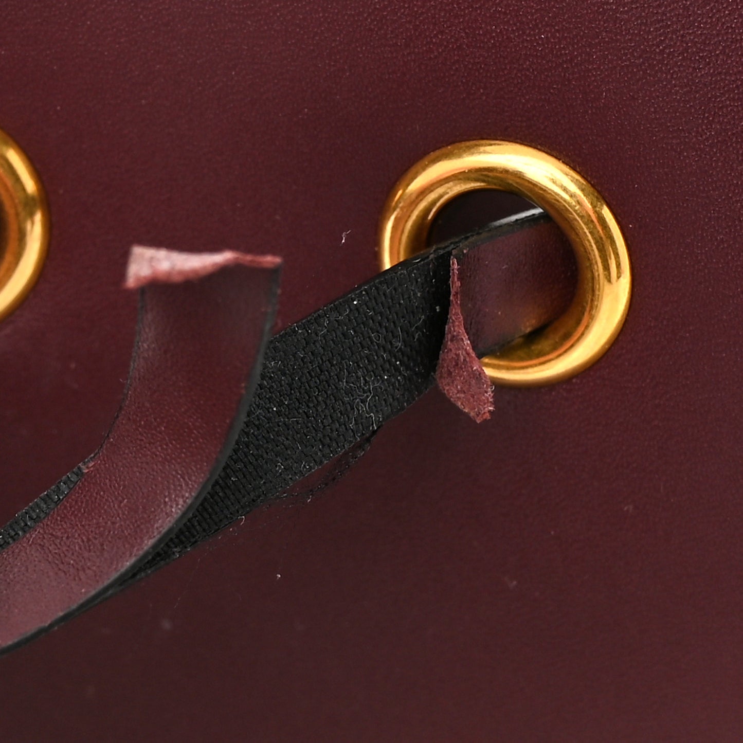 Calfskin Vlogo Walk Bucket Bag Burgundy