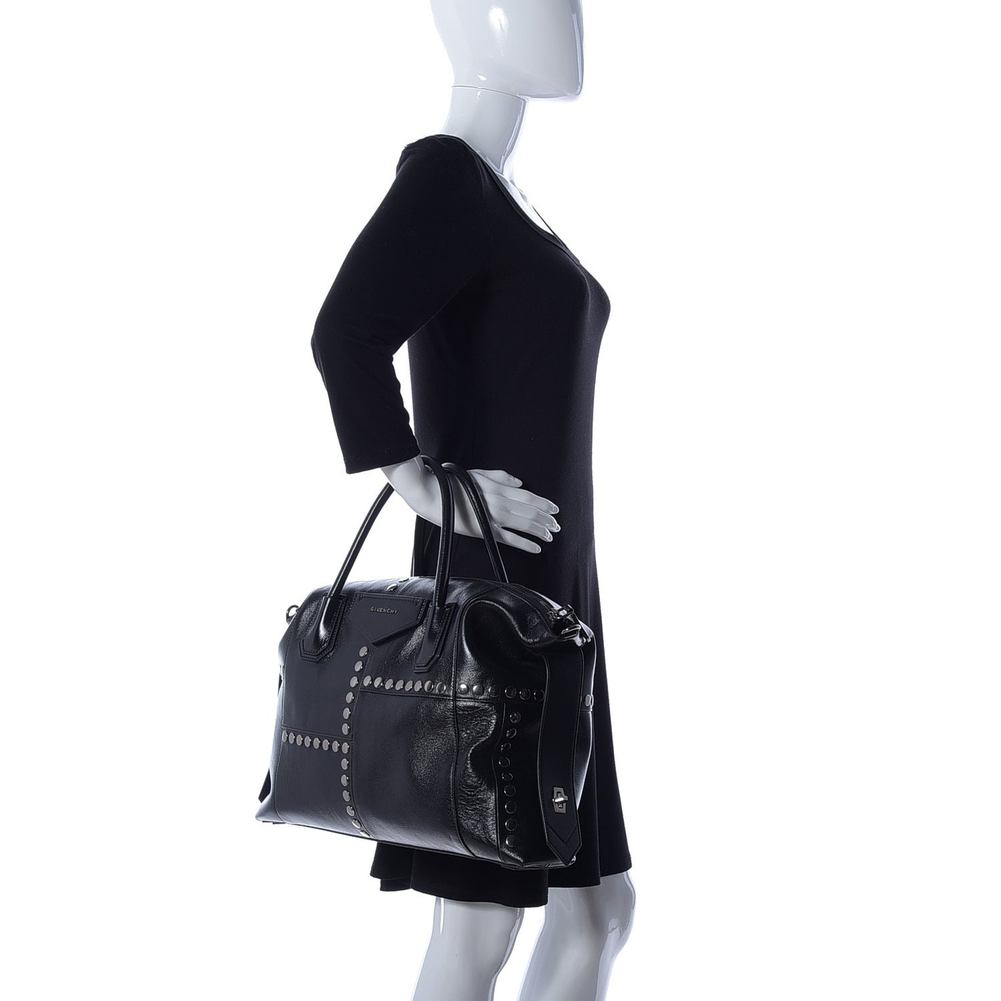 Smooth Calfskin Medium Studded Soft Antigona Black