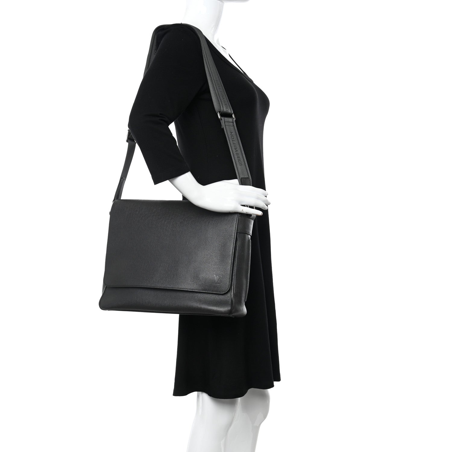 Louis Vuitton Taiga Roman MM Messenger Black 2 of 9