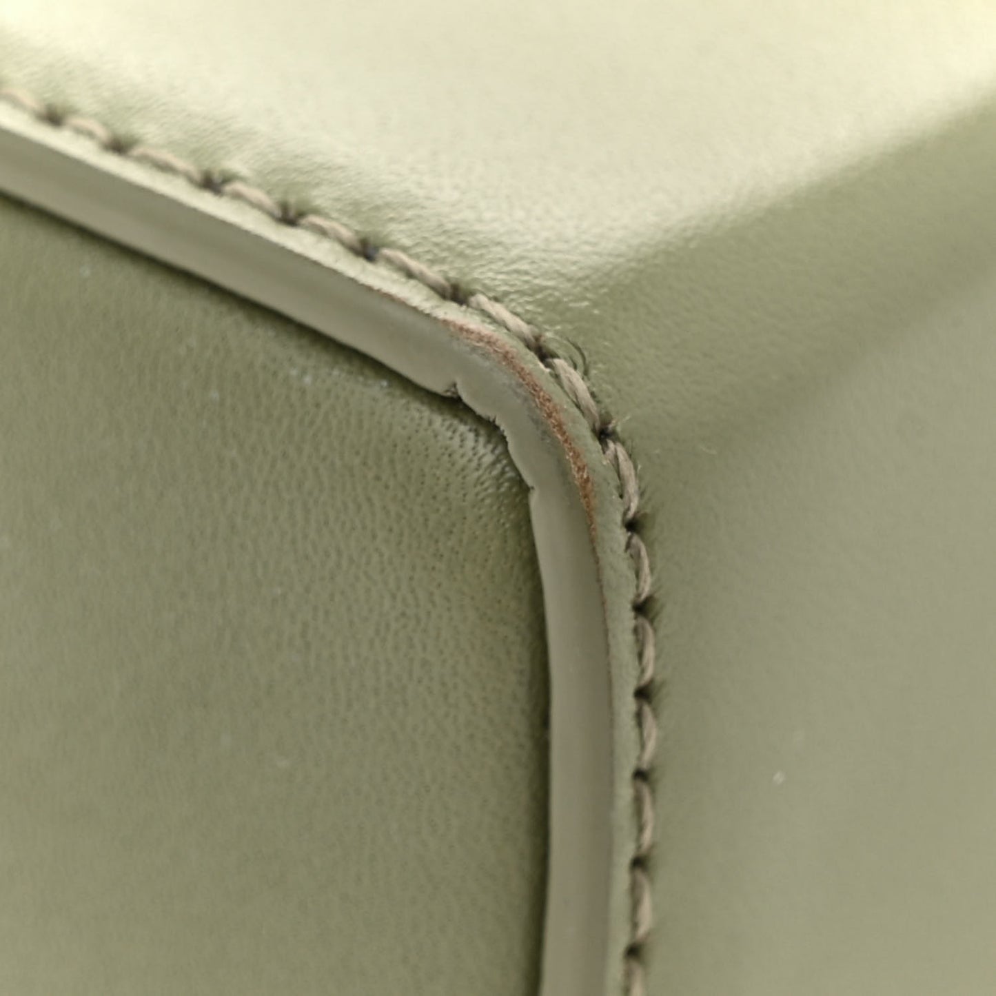 Box Calfskin 30 Montaigne Box Bag Mint Green