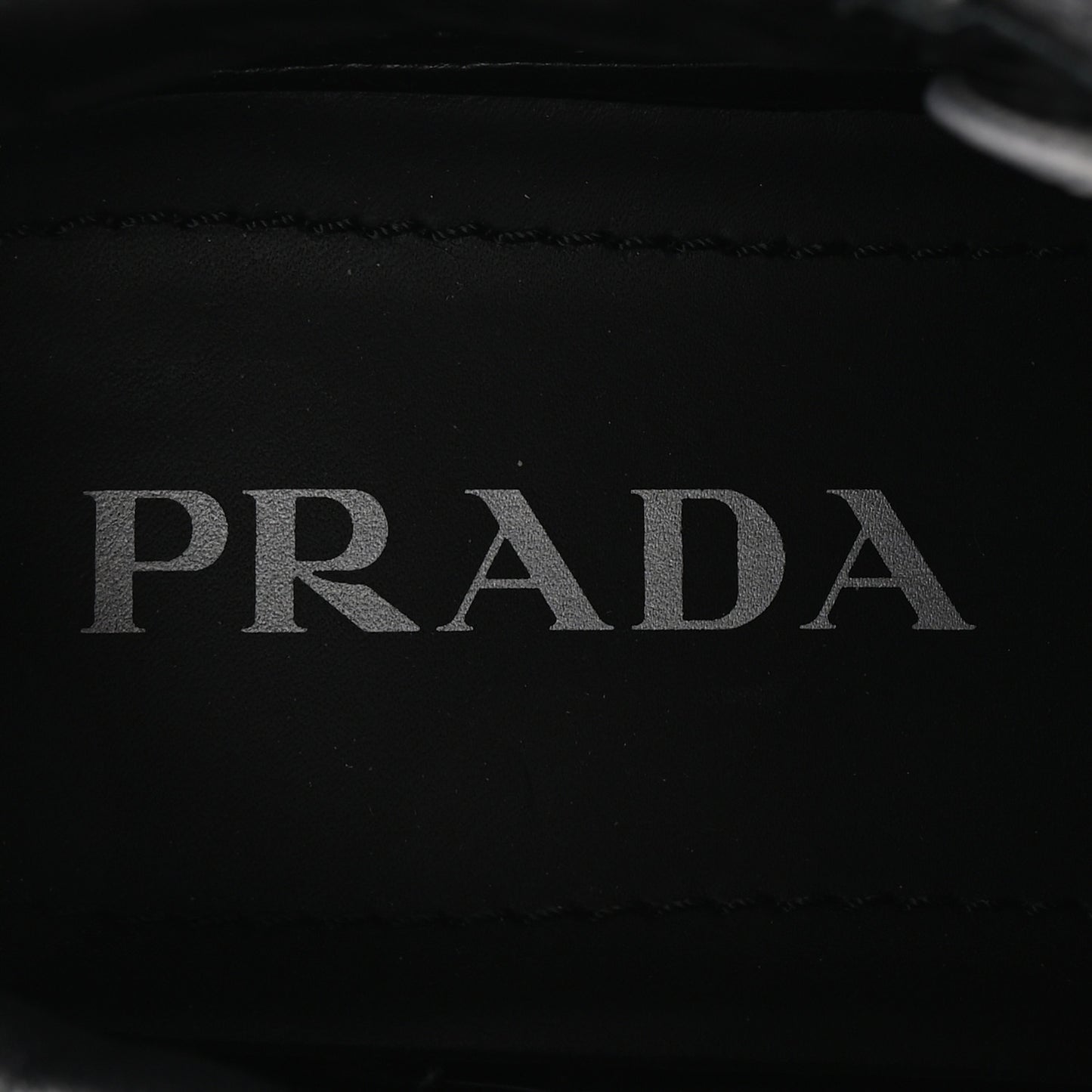 Re-Nylon Piuma Metal Triangle Logo Quilted 45mm Sneakers 40 Black