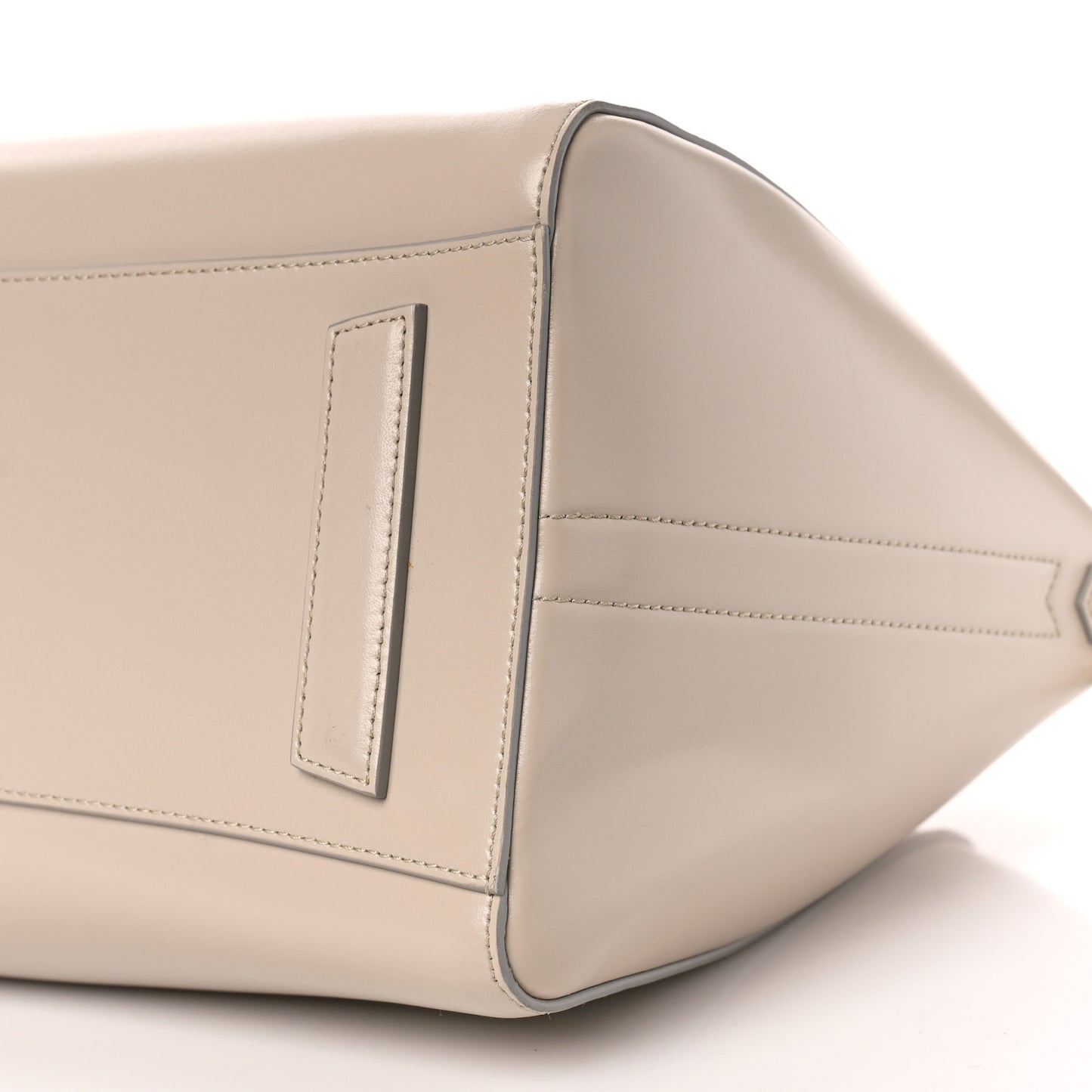 Shiny Lord Calfskin Medium Antigona Sand