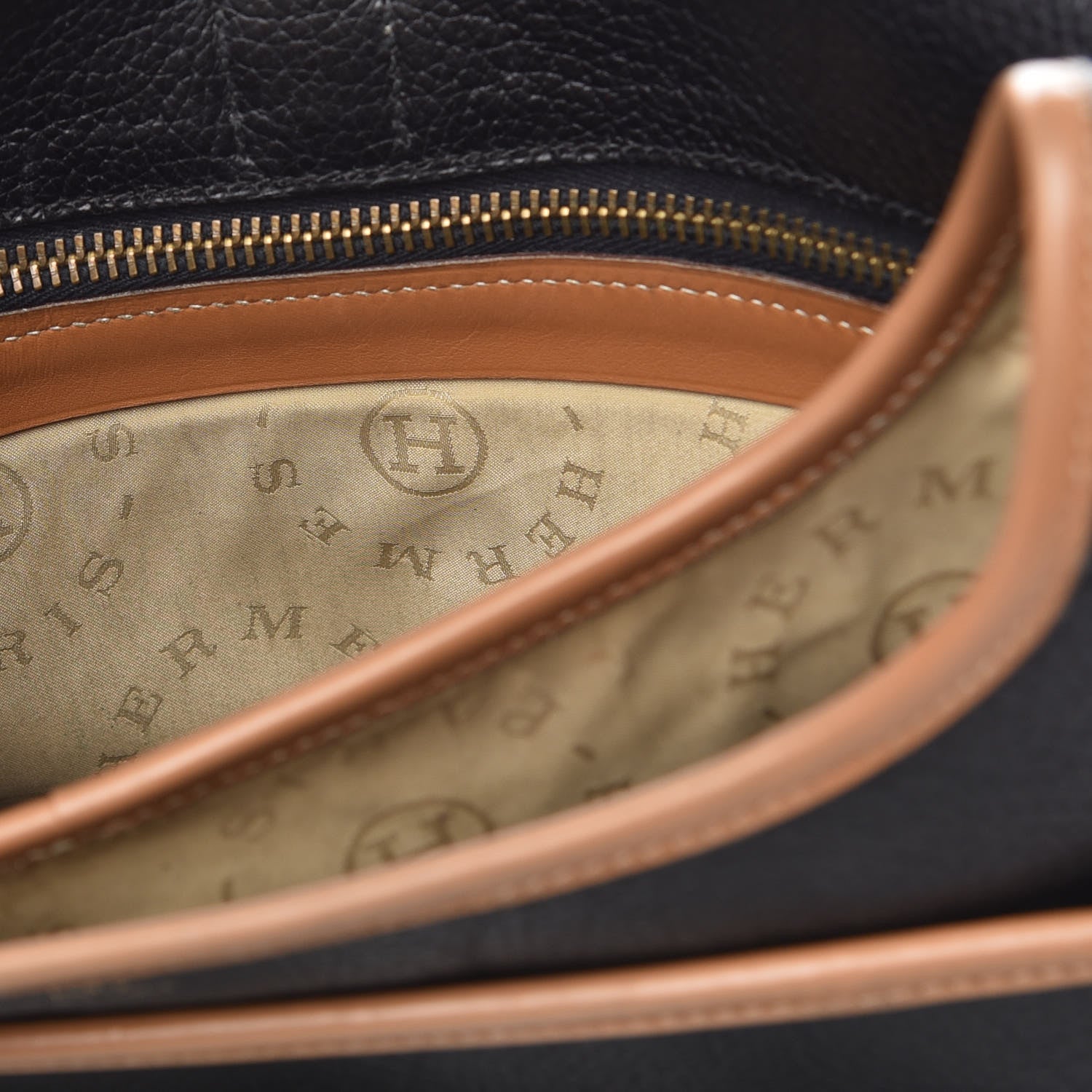 Hermes Fjord Noumea Messenger Black 12 of 15