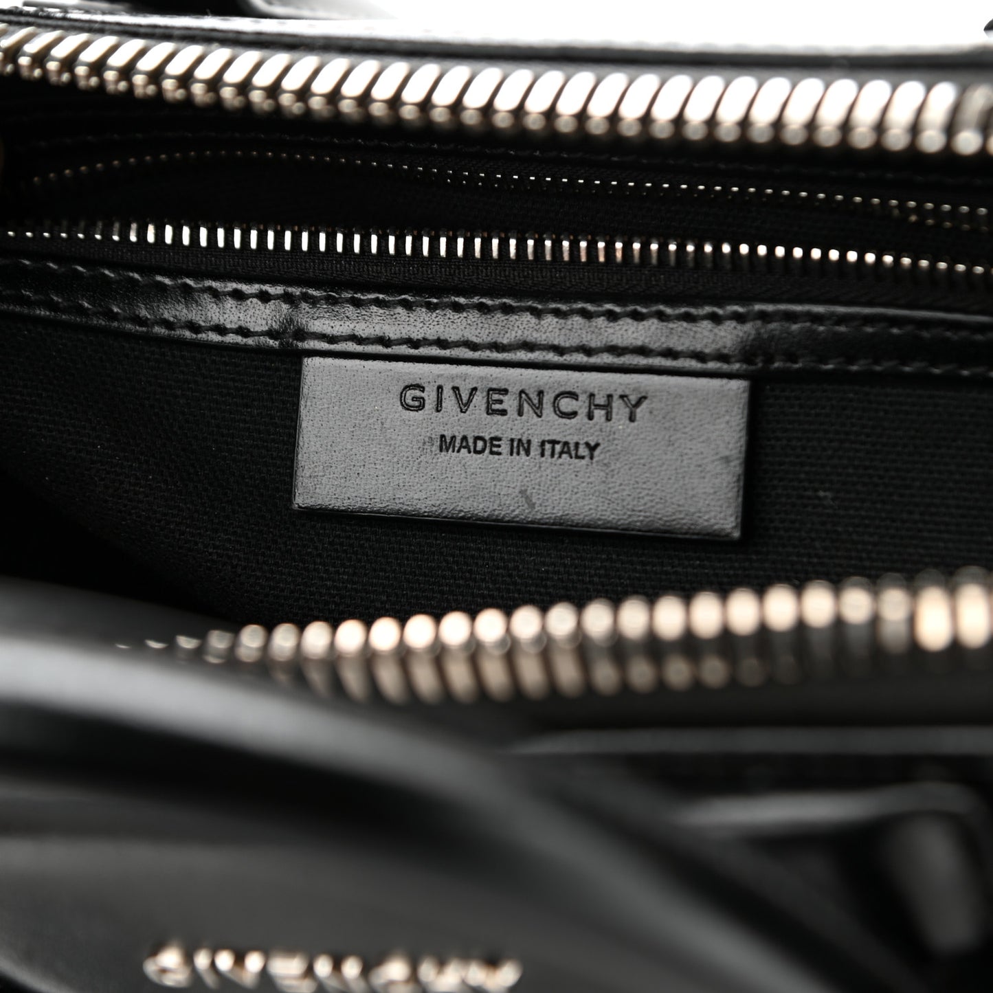 Shiny Lord Calfskin Medium Antigona Black