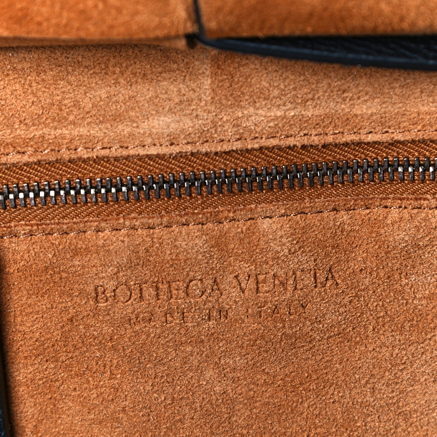Grained Calfskin Mini Maxi Intrecciato Arco 33 Black