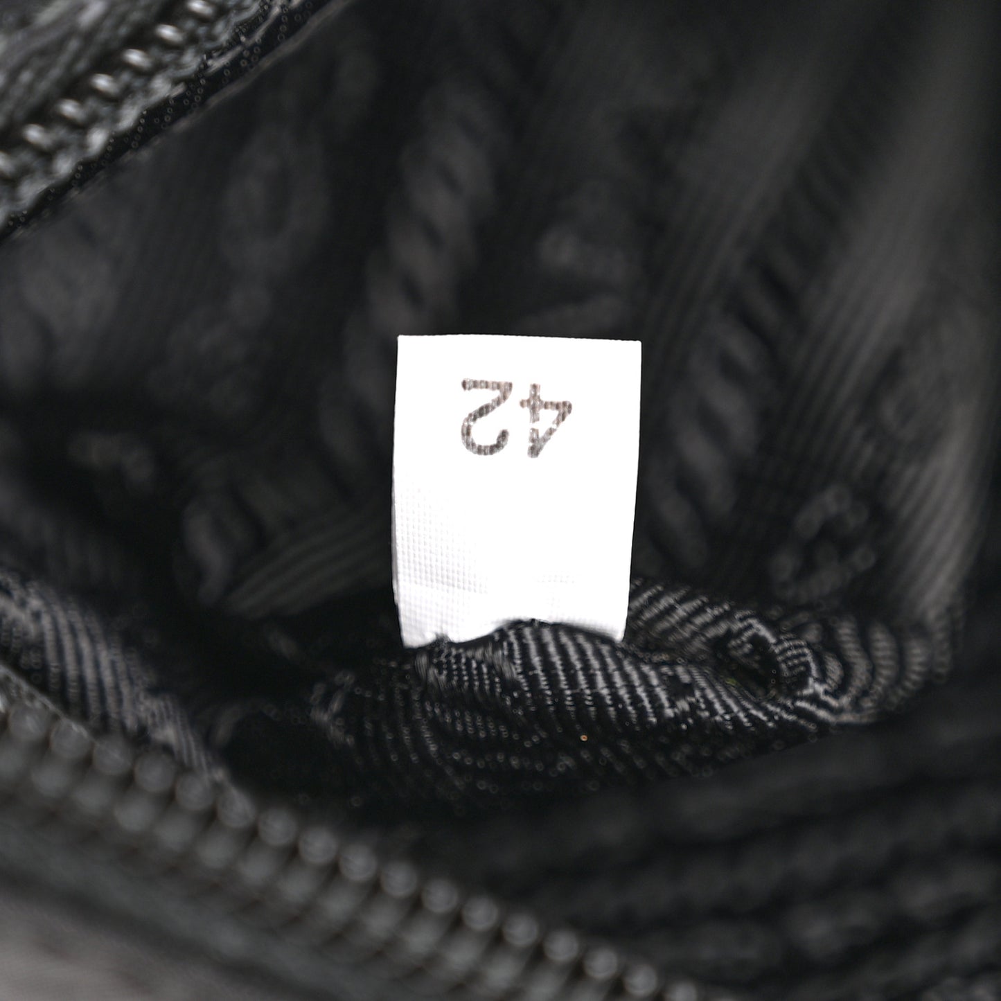 Re-Nylon Vela Pouch Black