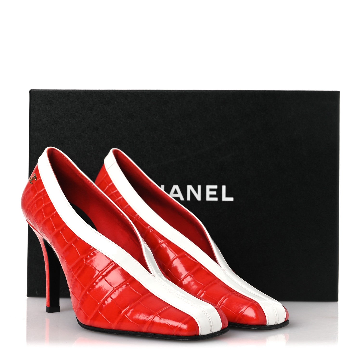 Chanel Crocodile Embossed Patent Calfskin Pumps 36.5 Coral White