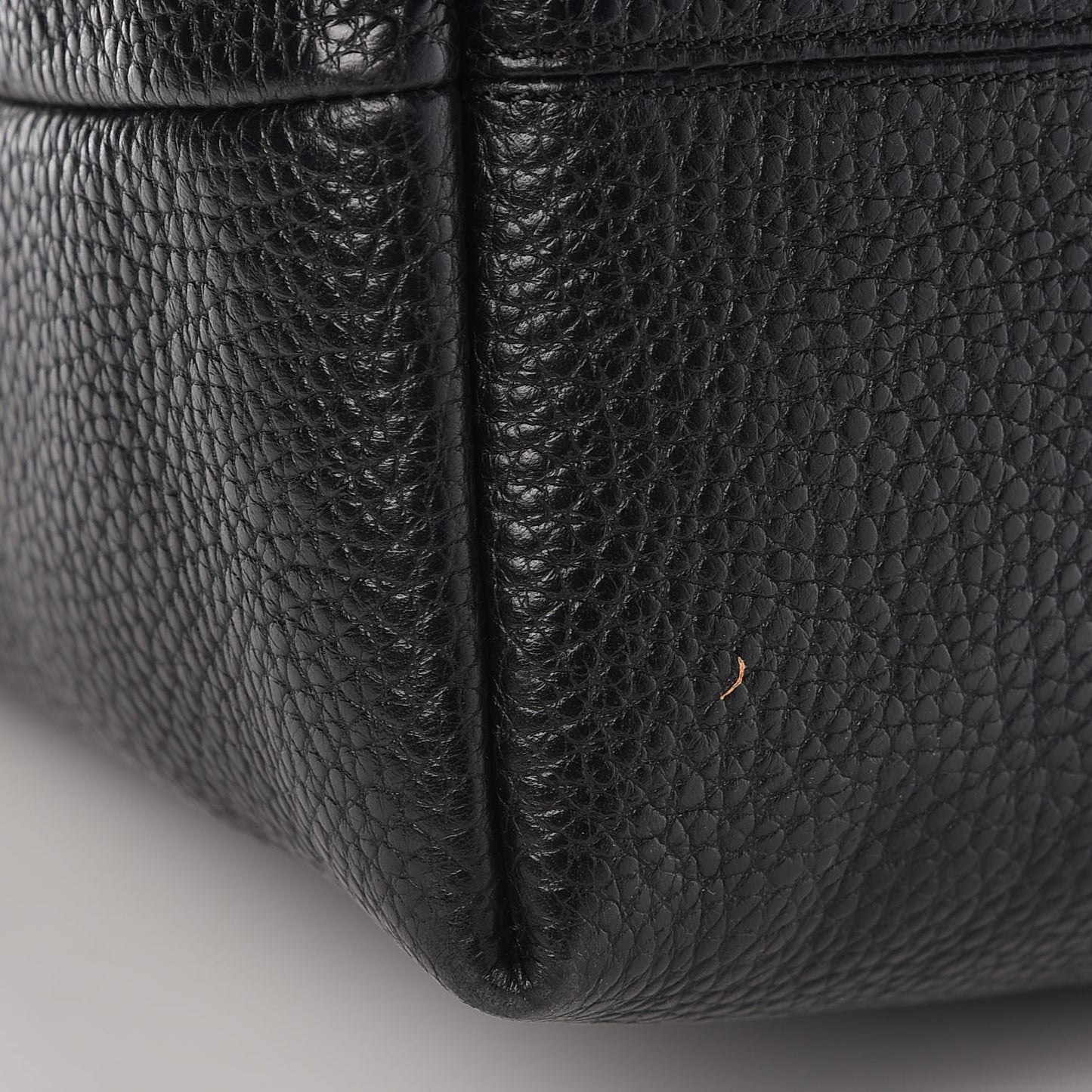 London Grainy Calfskin Medium Cale Hobo Black