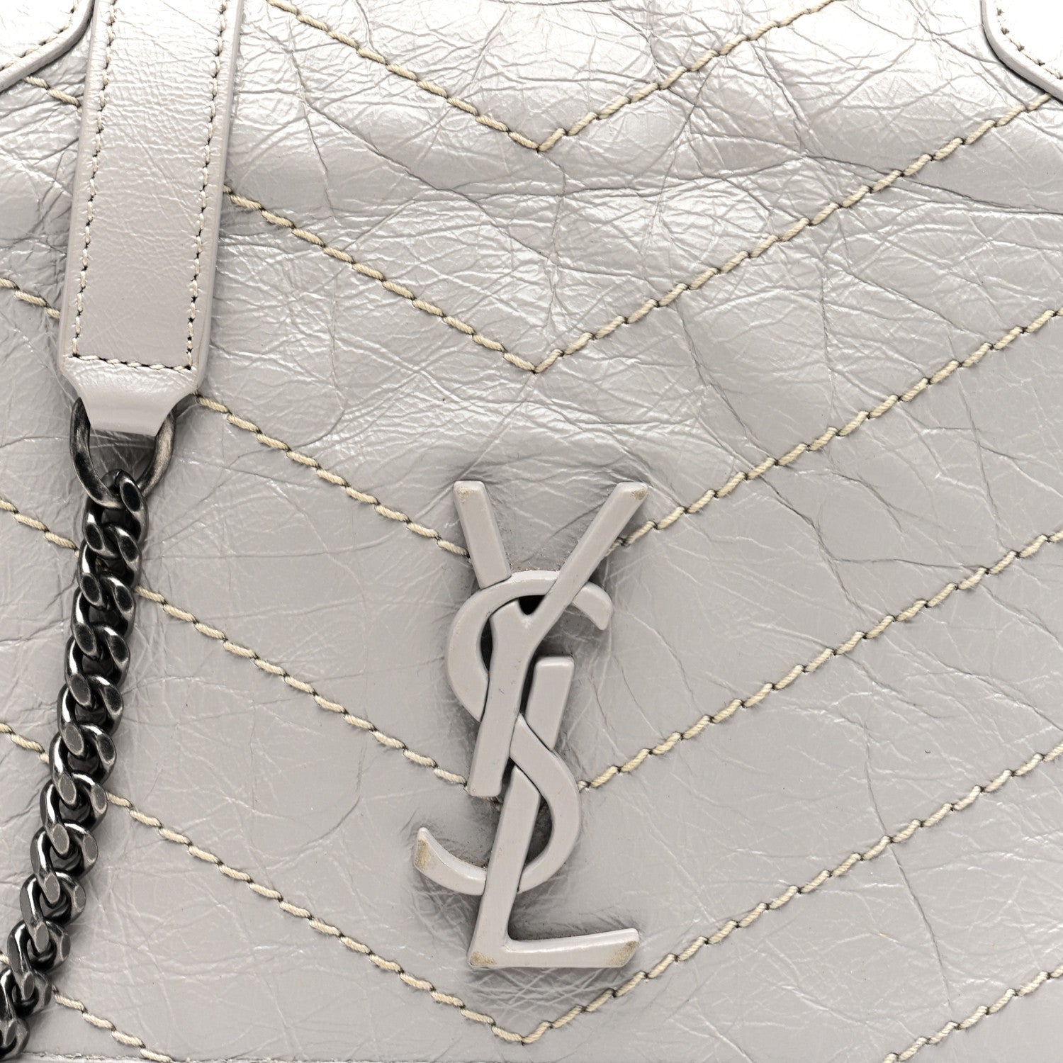Saint Laurent Crinkled Calfskin Matelasse Monogram Niki Chain Wallet Light Grey 7 of 9
