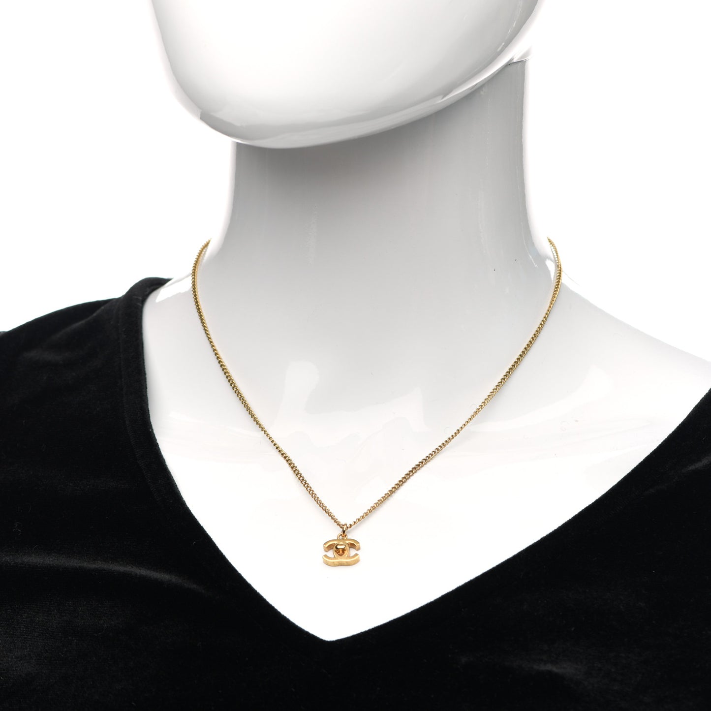 Chain Link CC Turn Lock Pendant Necklace Gold