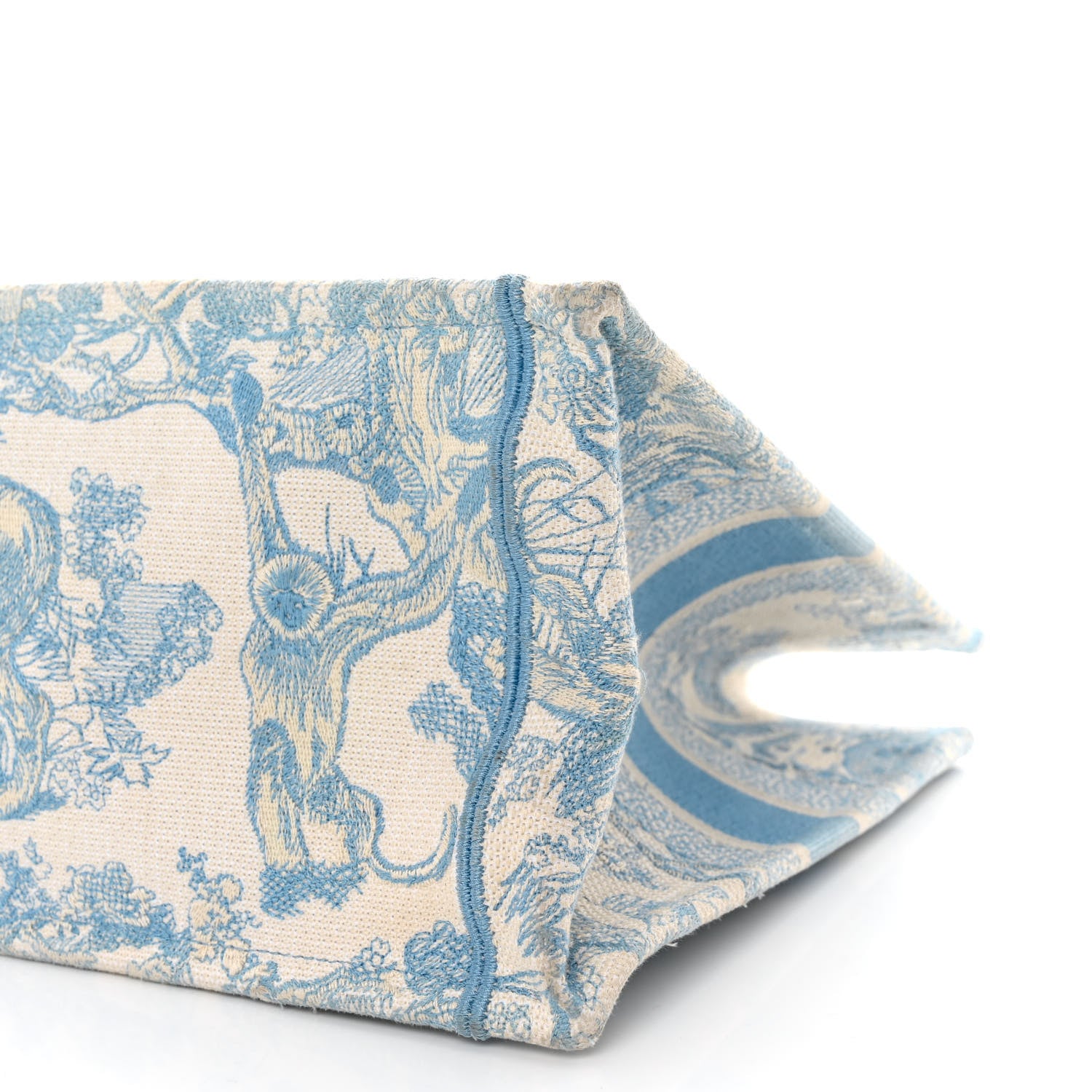 Christian Dior Canvas Embroidered Medium Dioriviera Toile De Jouy Book Tote Light Blue 10 of 14