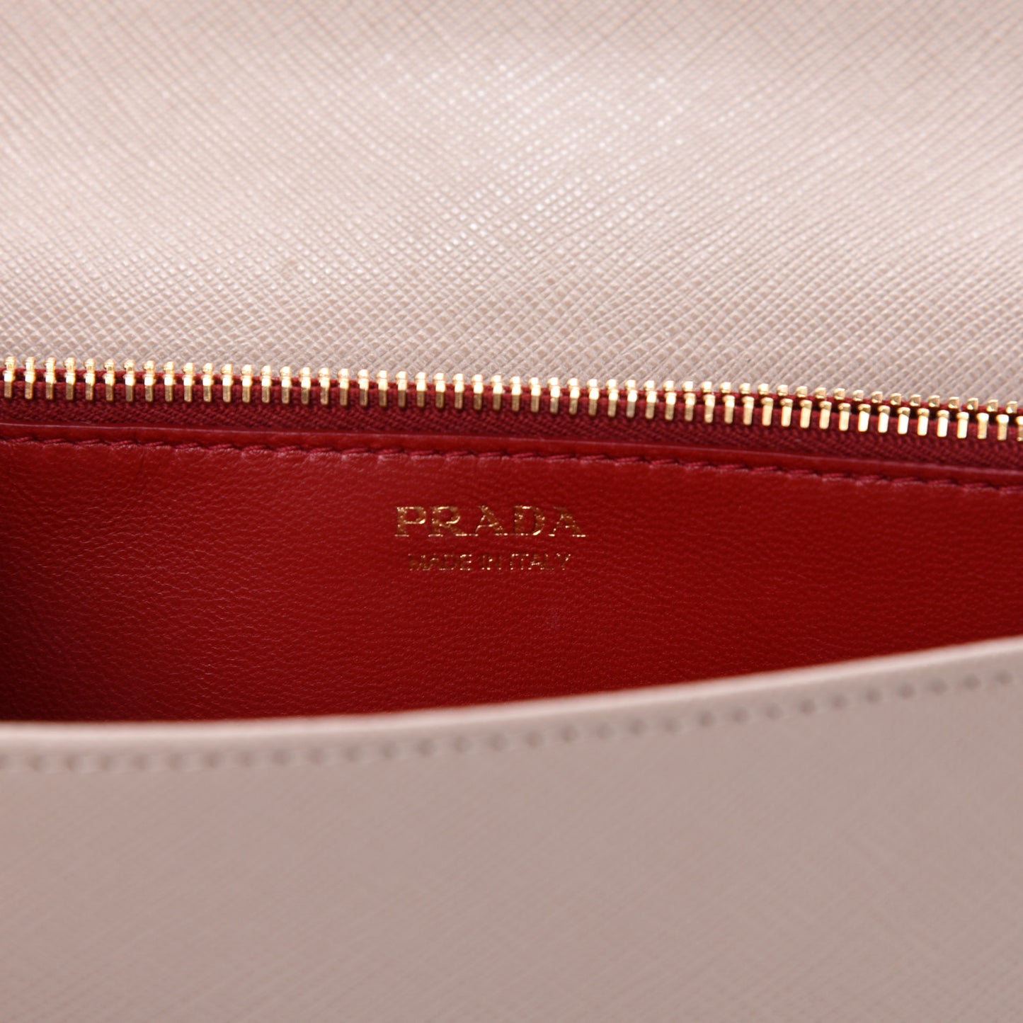 Saffiano Lux Monocrome Chain Wallet Cipria