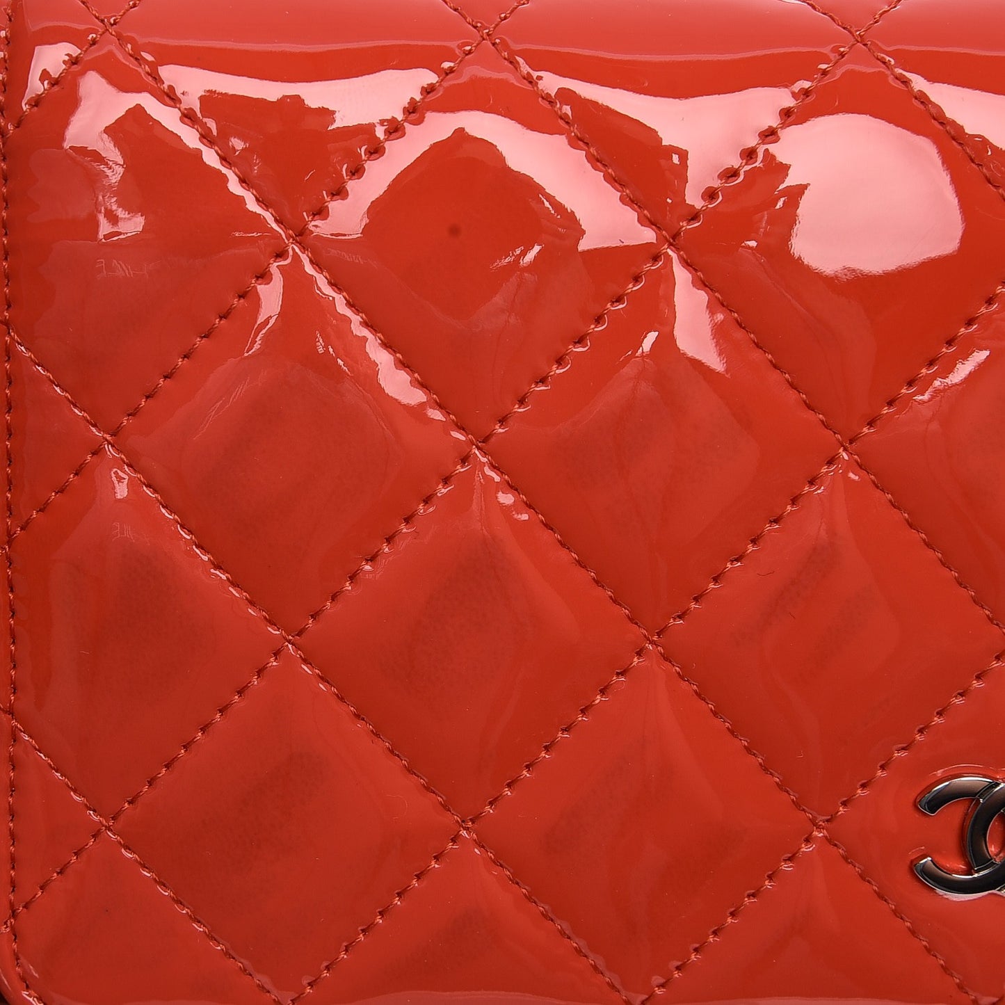 Patent Quilted Wallet On Chain WOC Red
