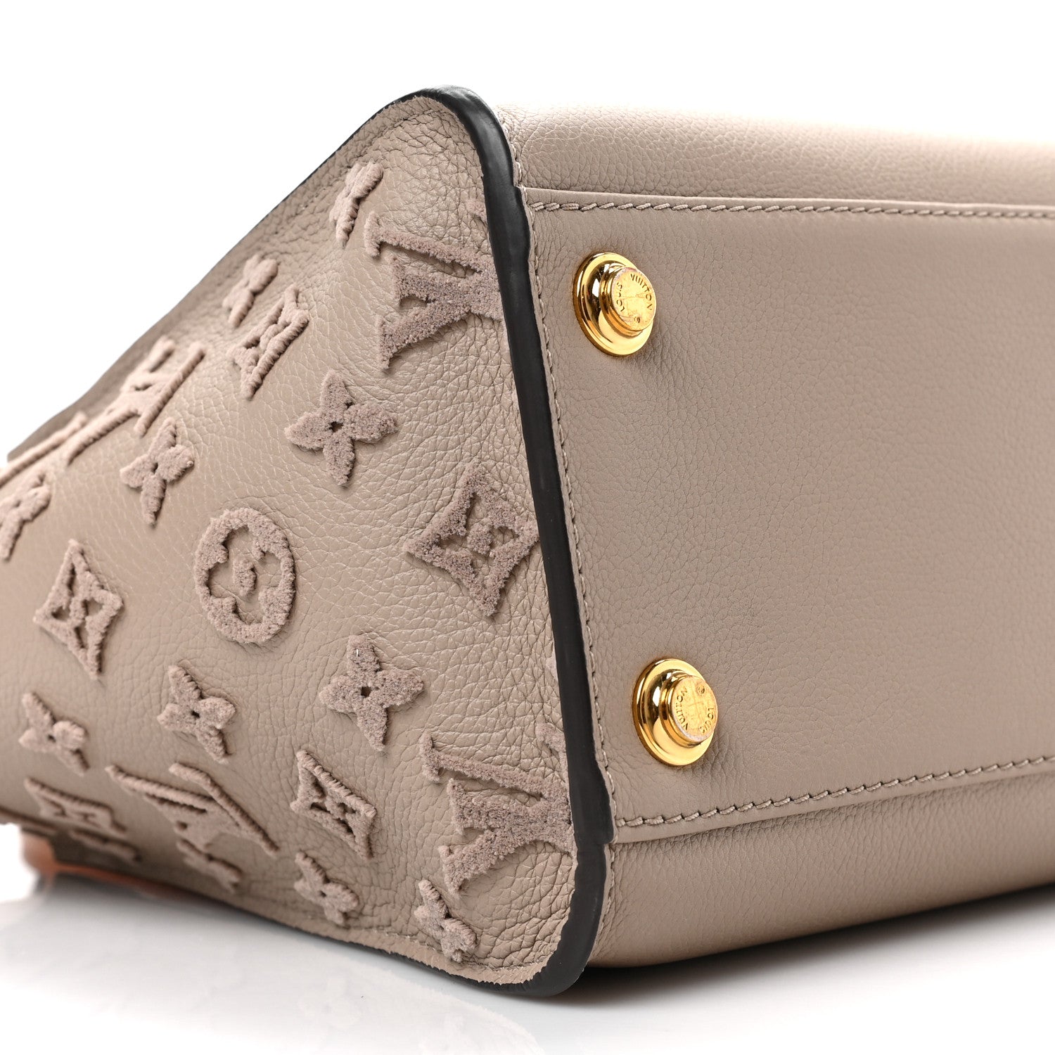 Louis Vuitton Calfskin Monogram Tufting On My Side Galet 7 of 8
