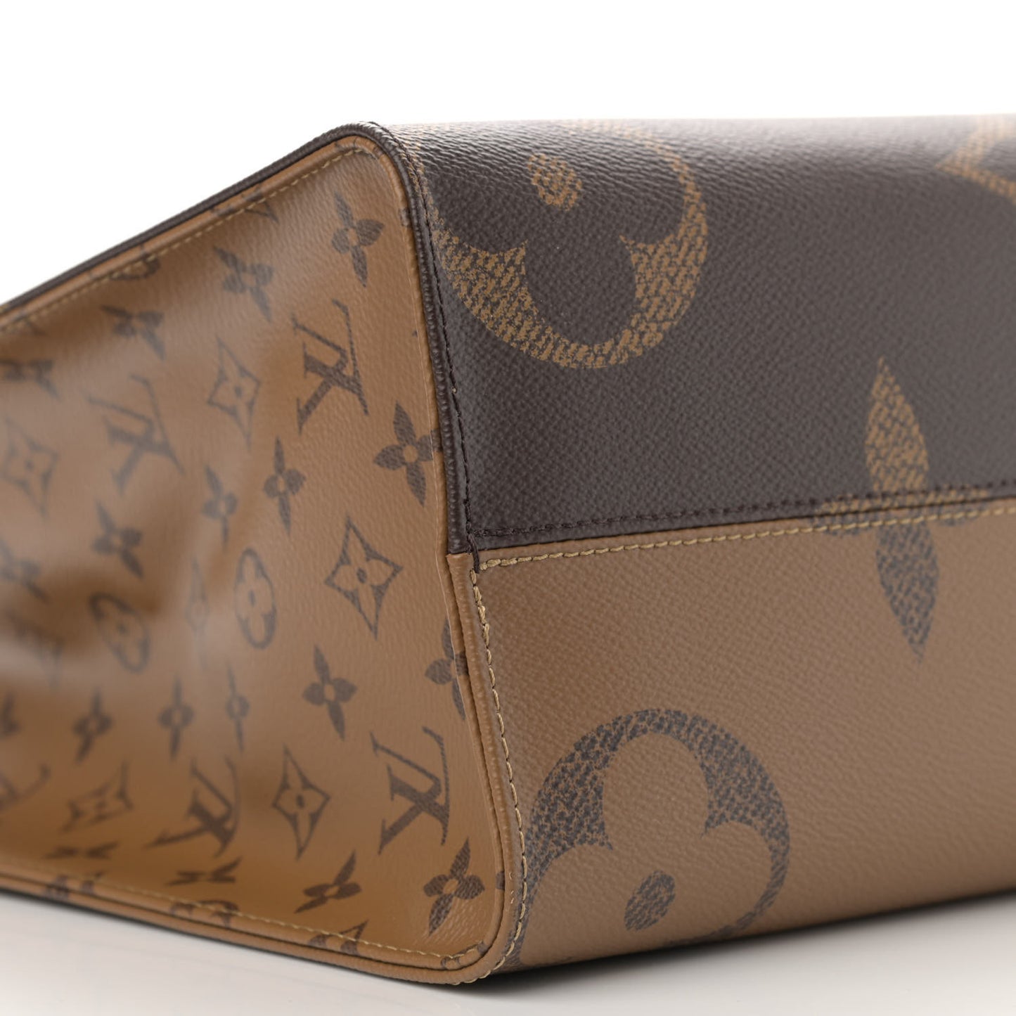 Reverse Monogram Giant Onthego MM