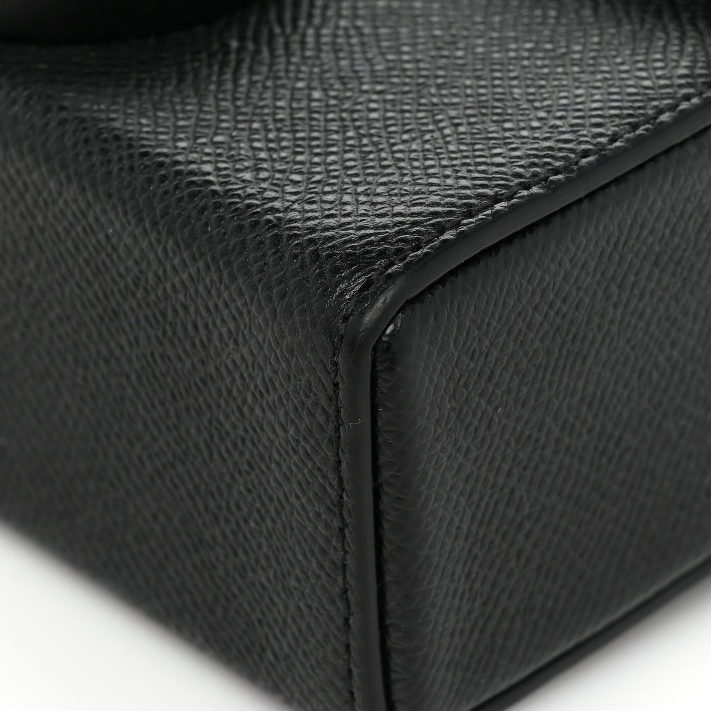 Ultra Matte Grained Calfskin 30 Montaigne Box Bag Black