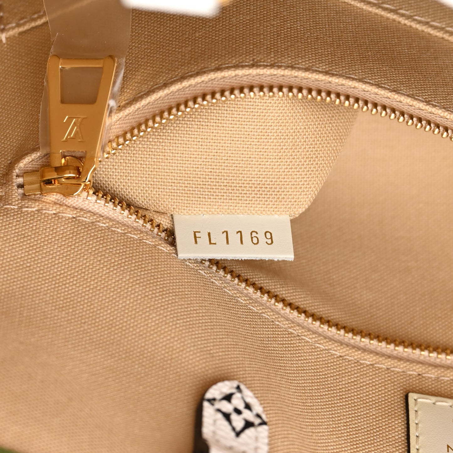 Monogram Giant Onthego GM Kaki Beige