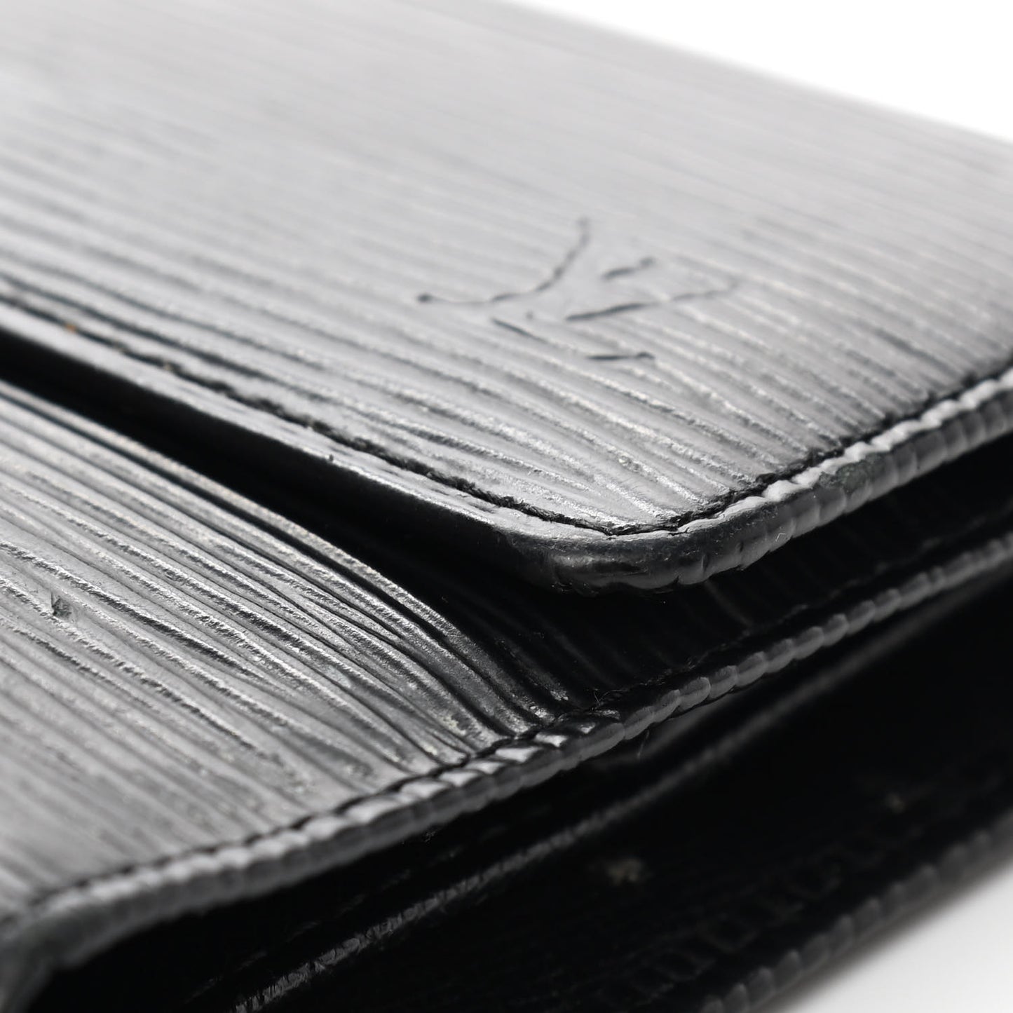 Epi Porte Tresor International Wallet Black
