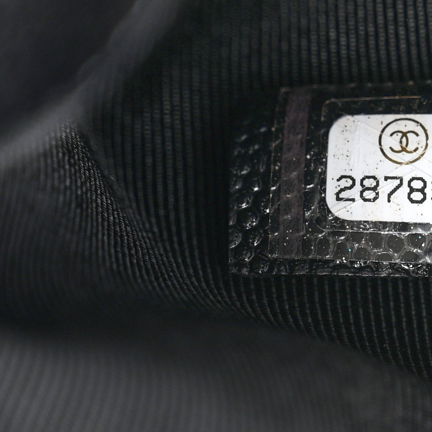 Caviar Quilted Medium Golden Class Pouch Black